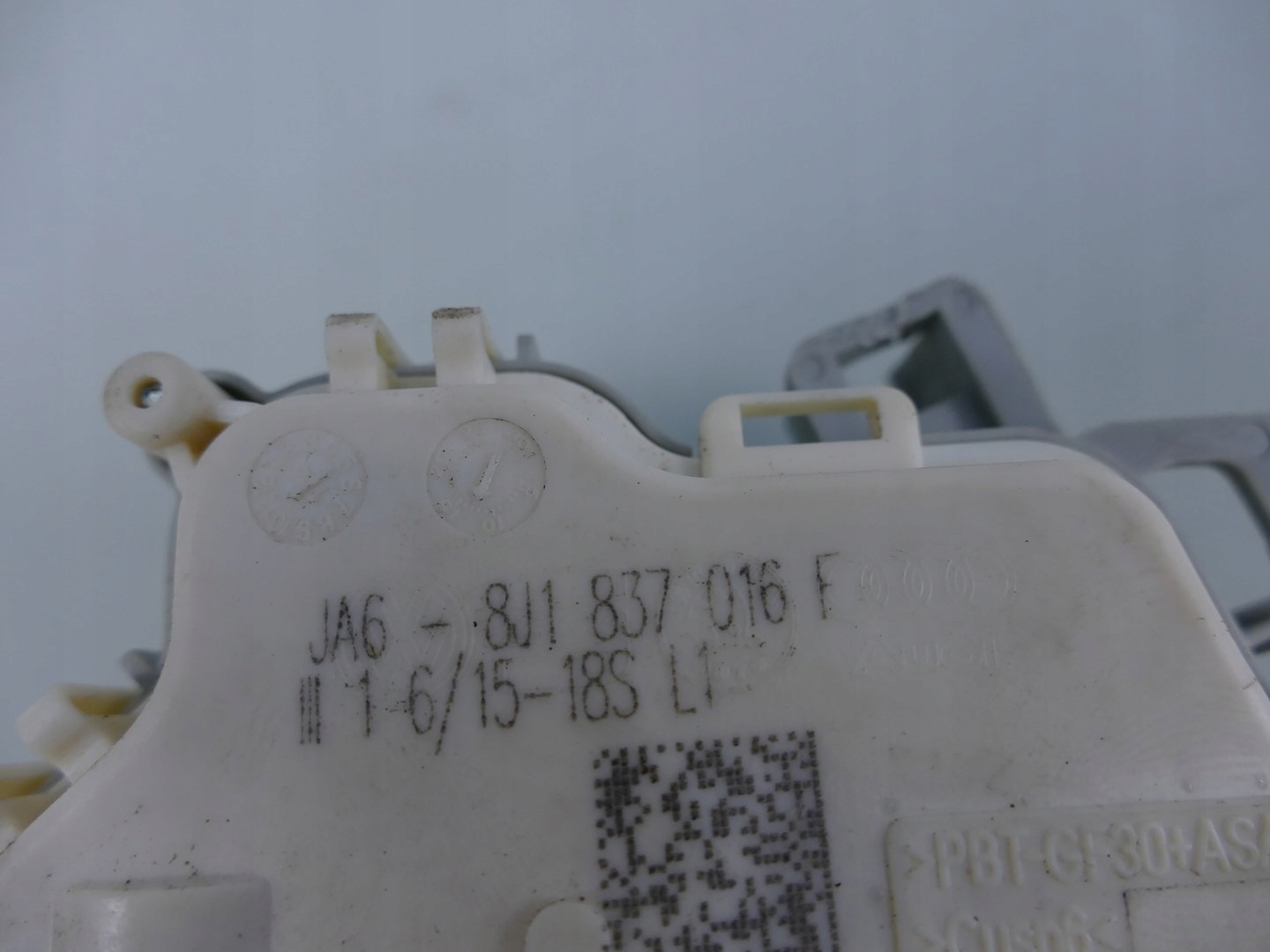 AUDI Q3 8U lock door right front front Q5 A4 A5 A6 8J1837016F