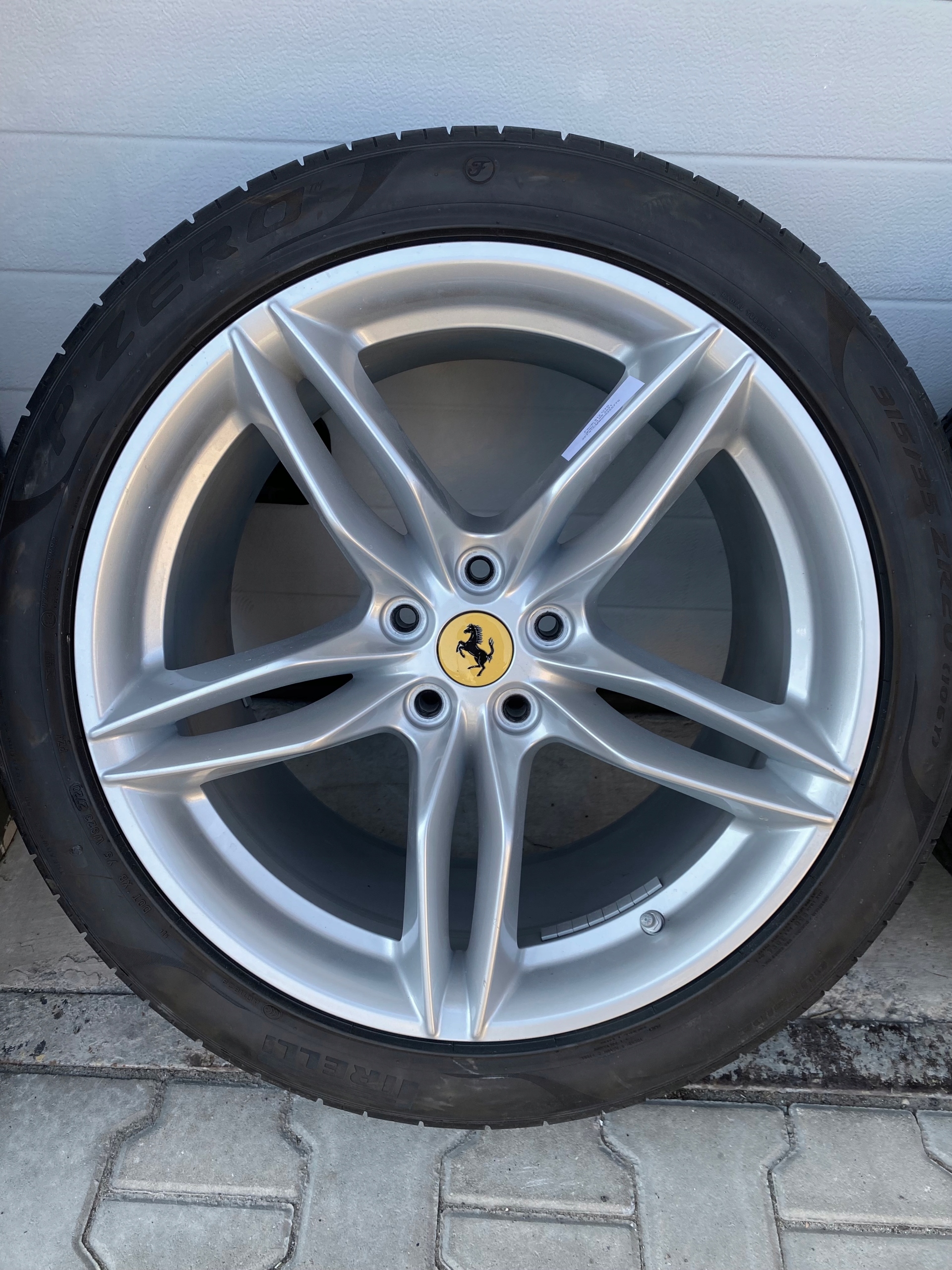 FERRARI 812 GTS complete wheels wheels running board 20