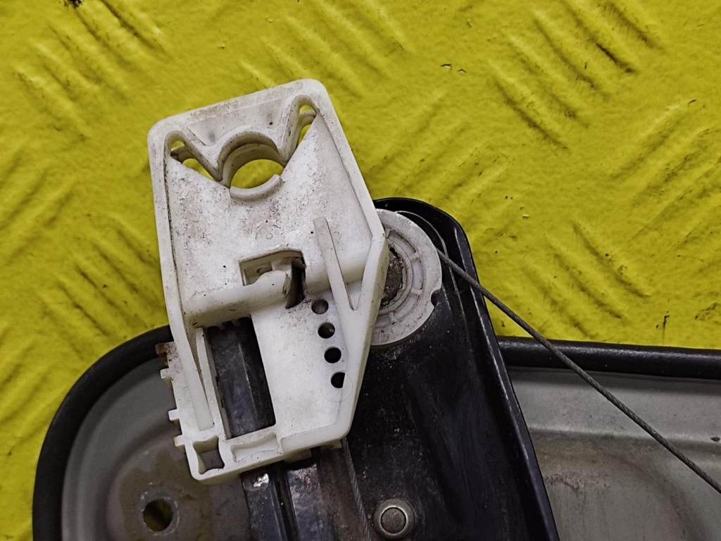 SKODA SUPERB window regulator left front 1T0959702B