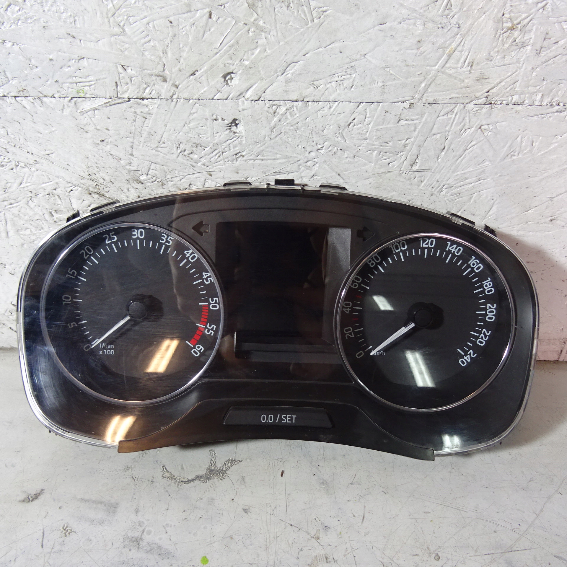 SKODA RAPID 1.4TDI dials 5JA920701