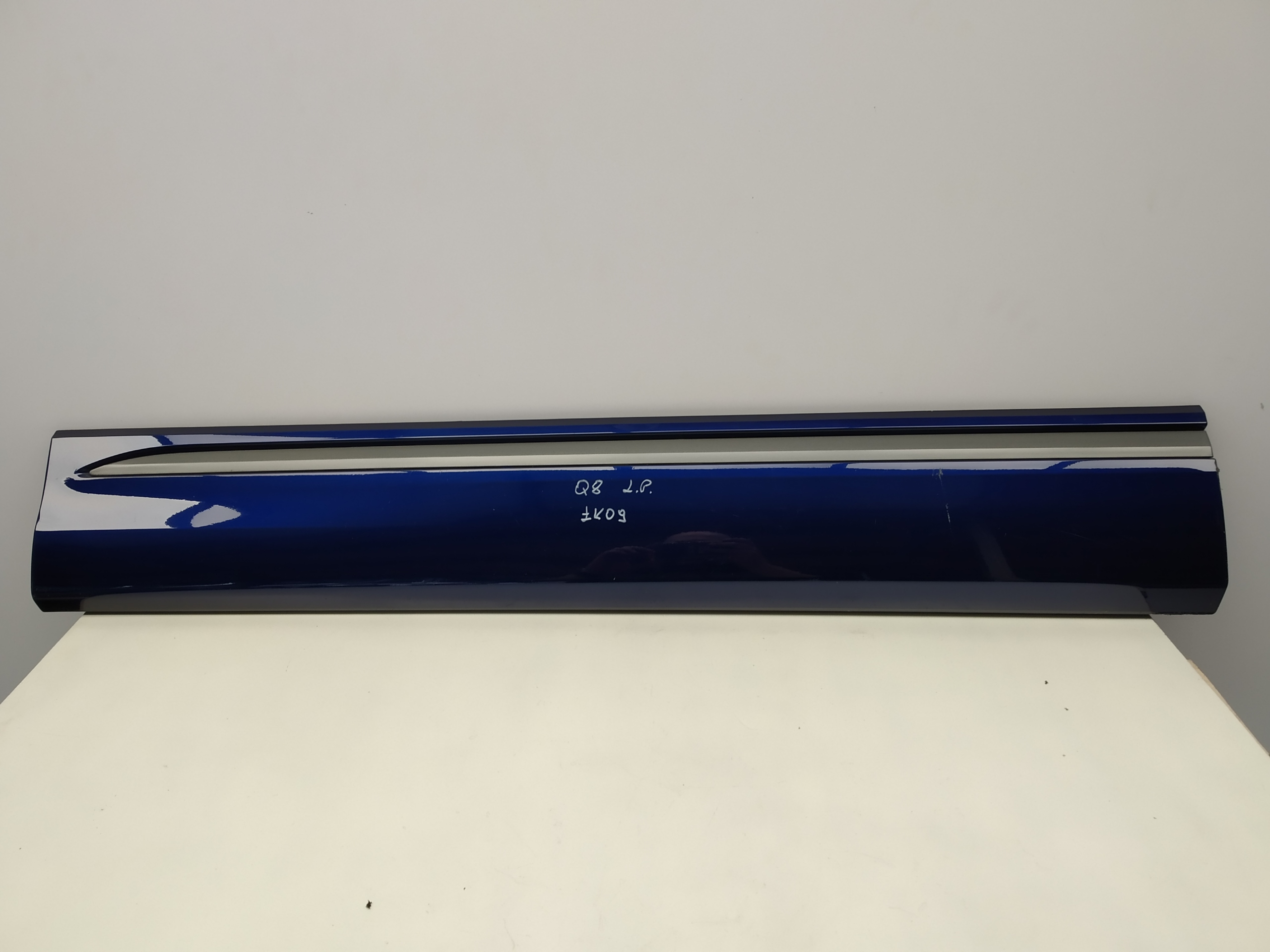 2018r + Audi Q8 moulding cap door front left front OM 4M8853959D