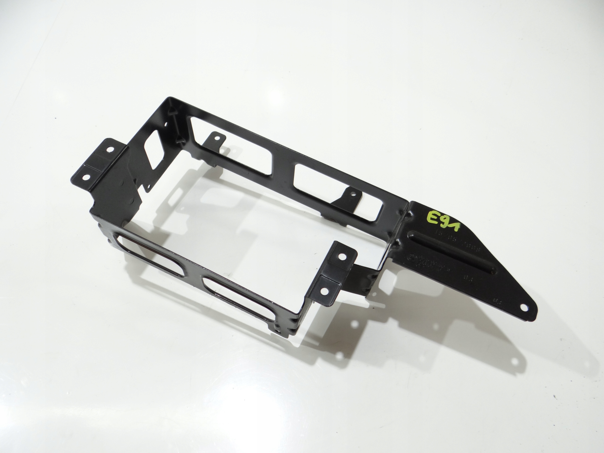bracket ZMIENIARKI CD BMW E91 6945075