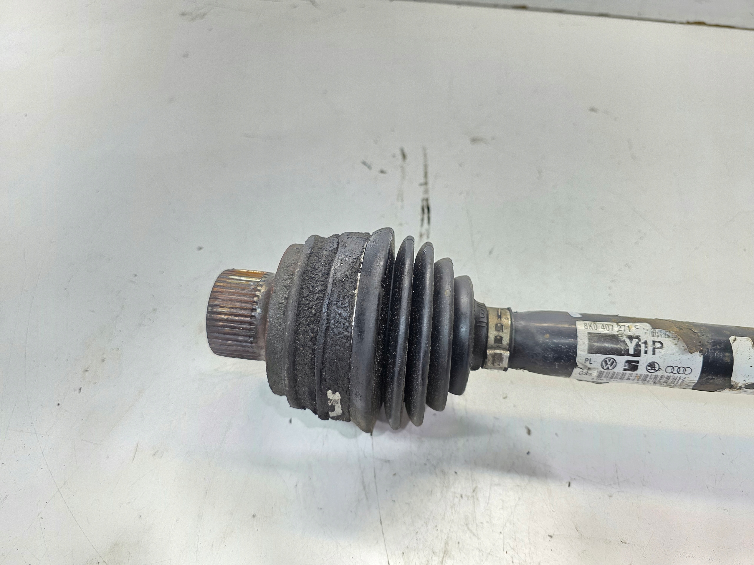 Antriebswelle links oder rechts vorne AUDI A4 B9 A5 8W0407271P