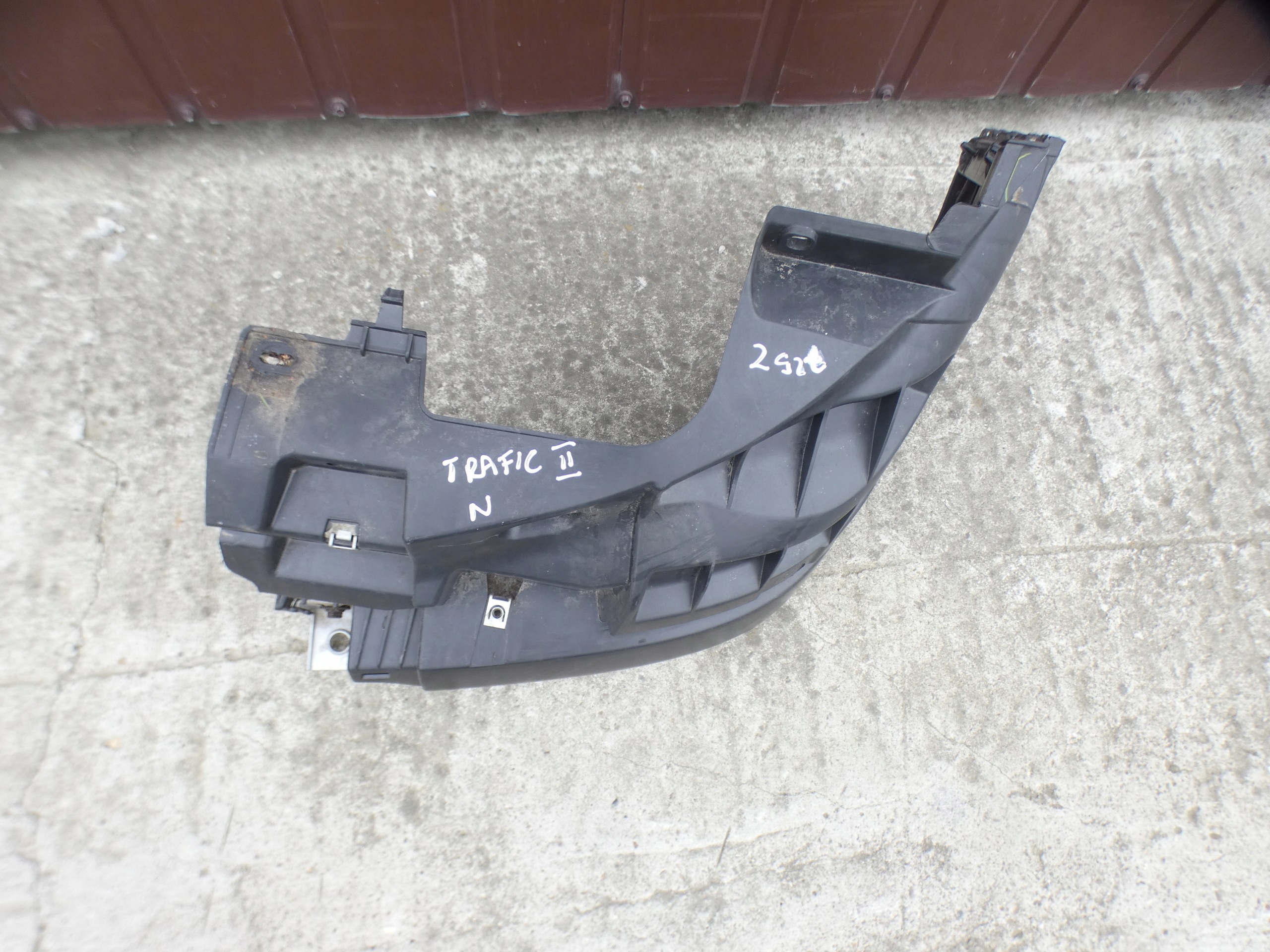 2011 Opel Vivaro bumper bracket of the front 620350101R
