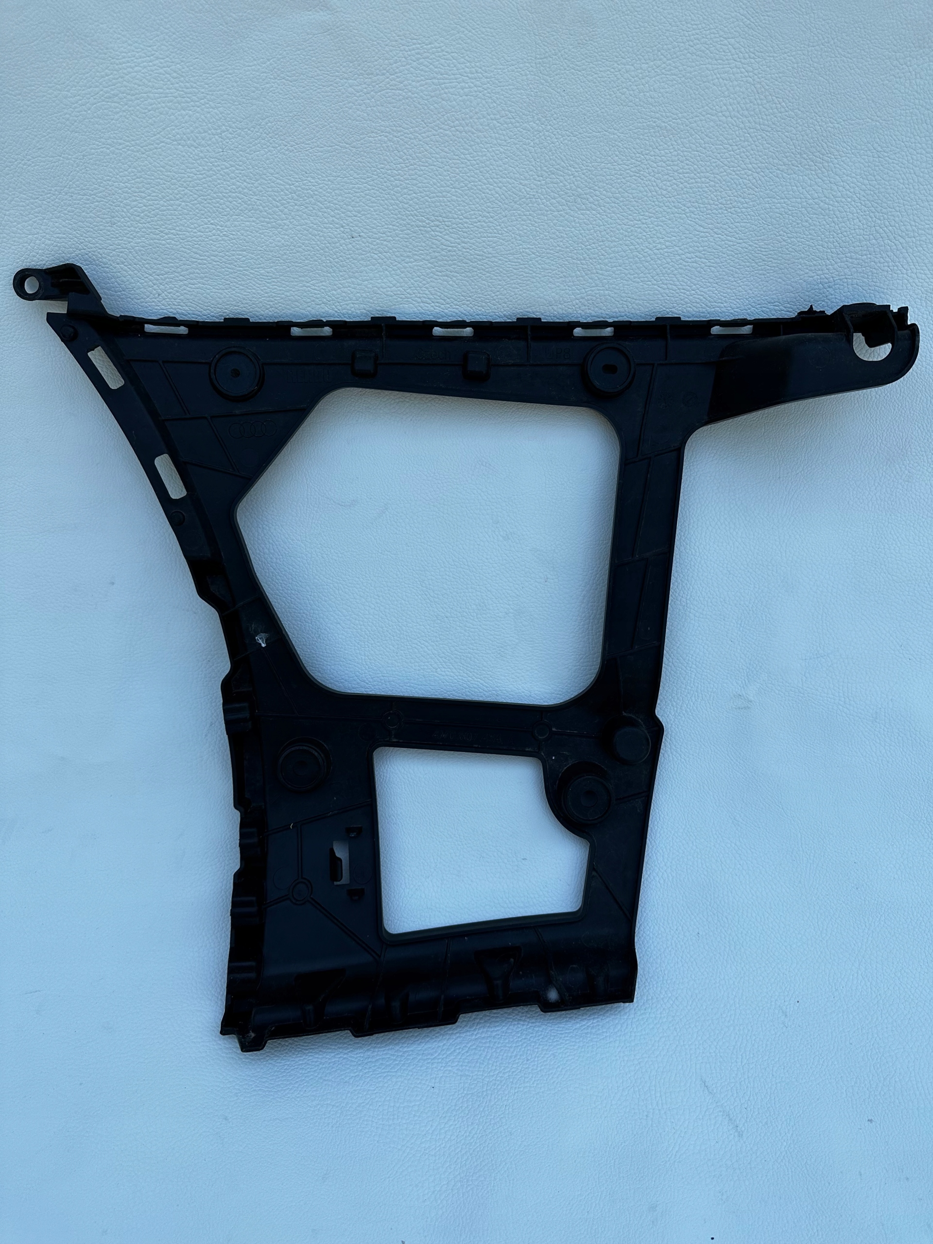 Audi Q7 4M bumper bracket right rear part