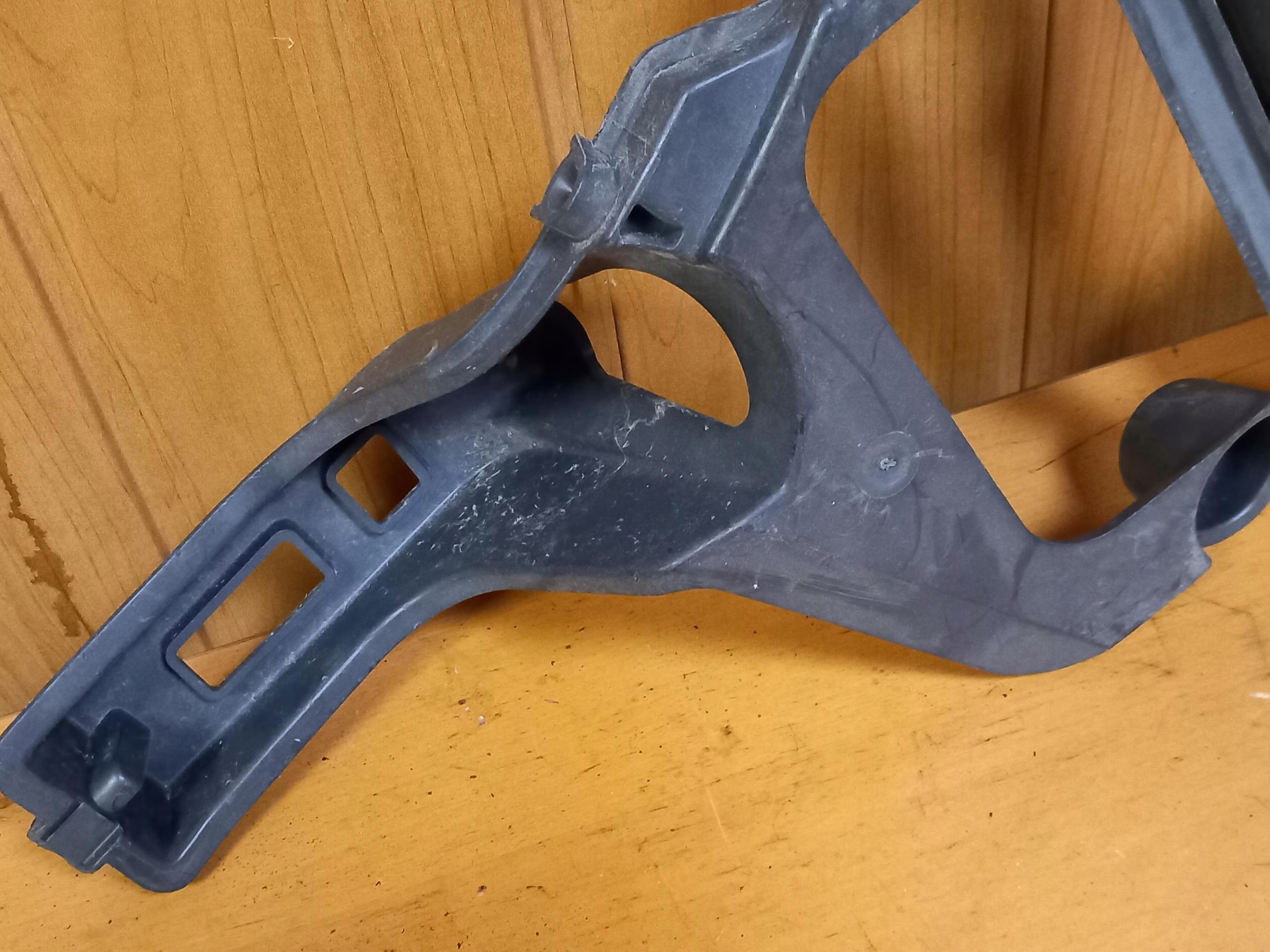 bumper bracket left rear part RENAULT LAGUNA III HB 850450001R