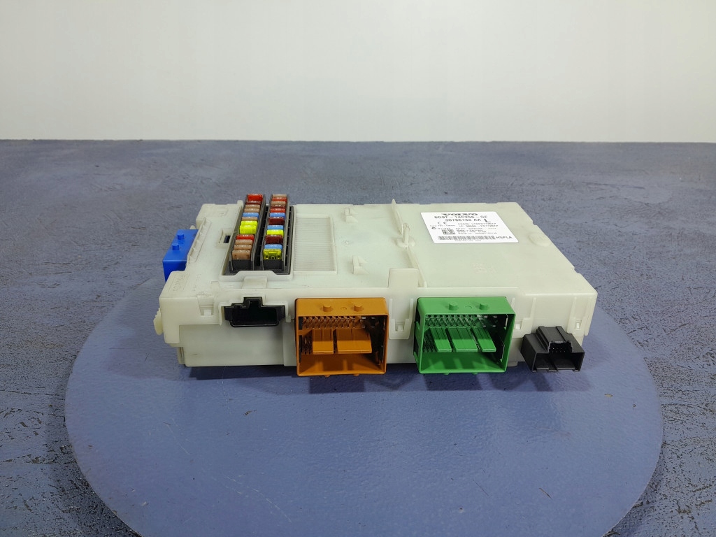 volvo S80 II 2.4d 185 ЛС блок предохранителей модуль 6G9T-14C256-GF