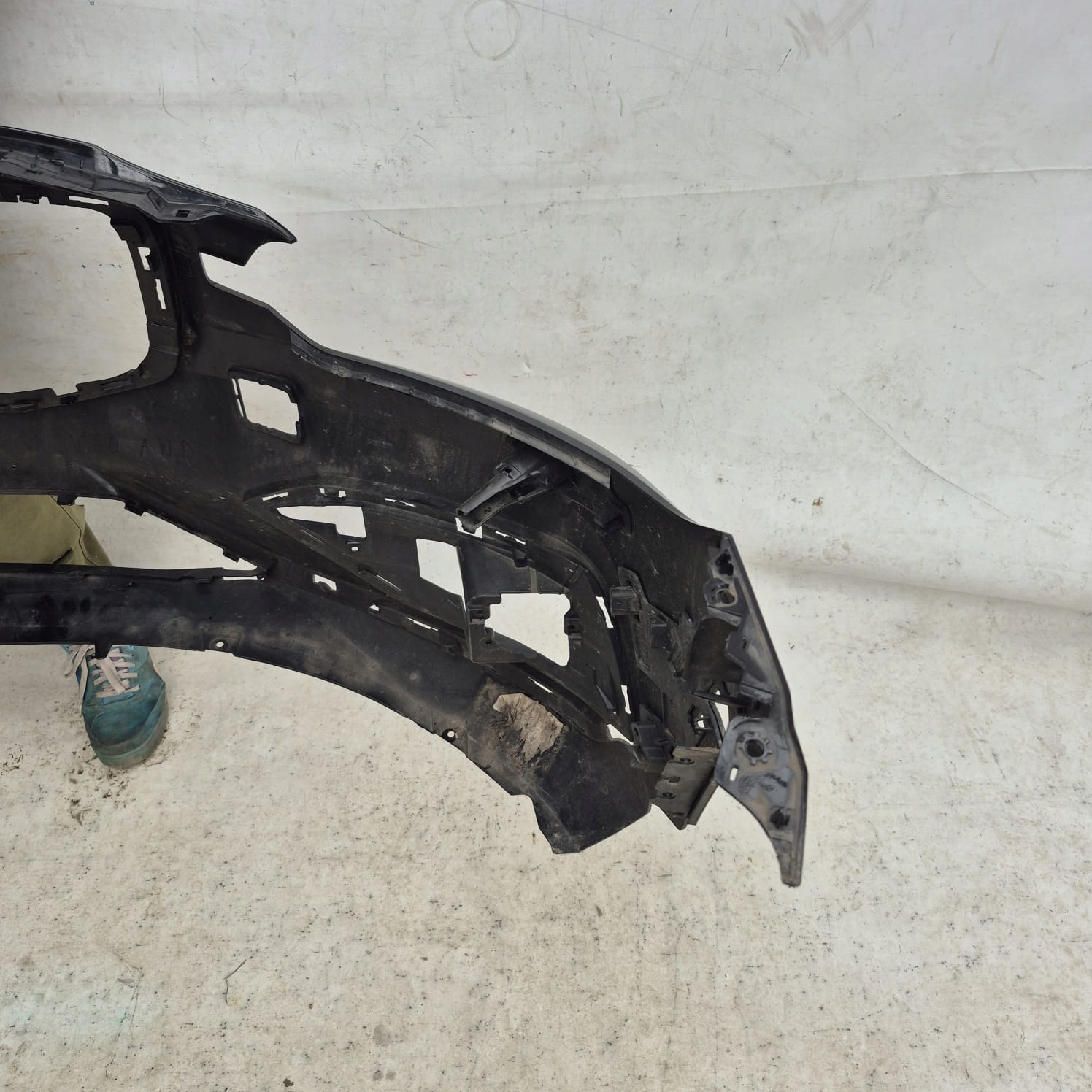 VOLVO V60 II CROSS COUNTRY 18- bumper front front PDC SPR 31690589