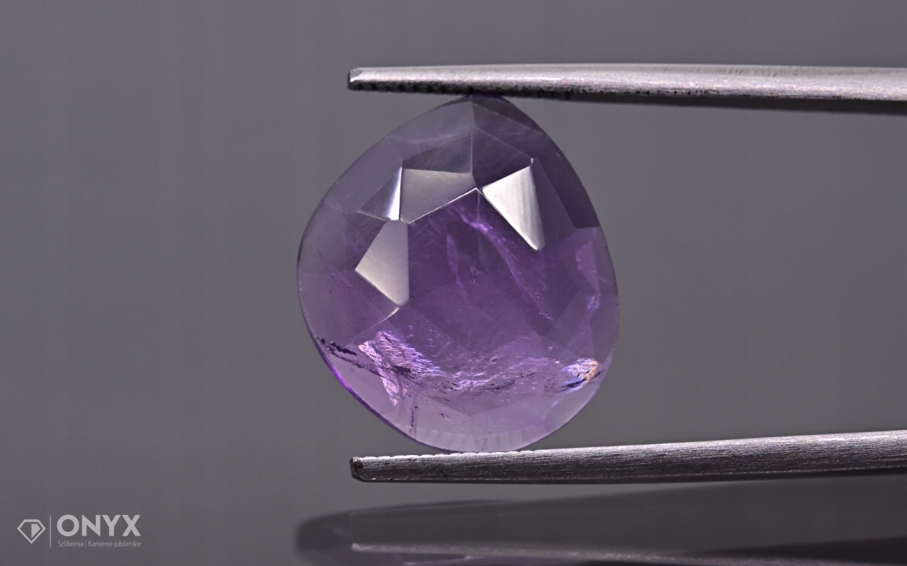 Ametystová fazetovaná nepravidelná rozeta 16x13,5 mm