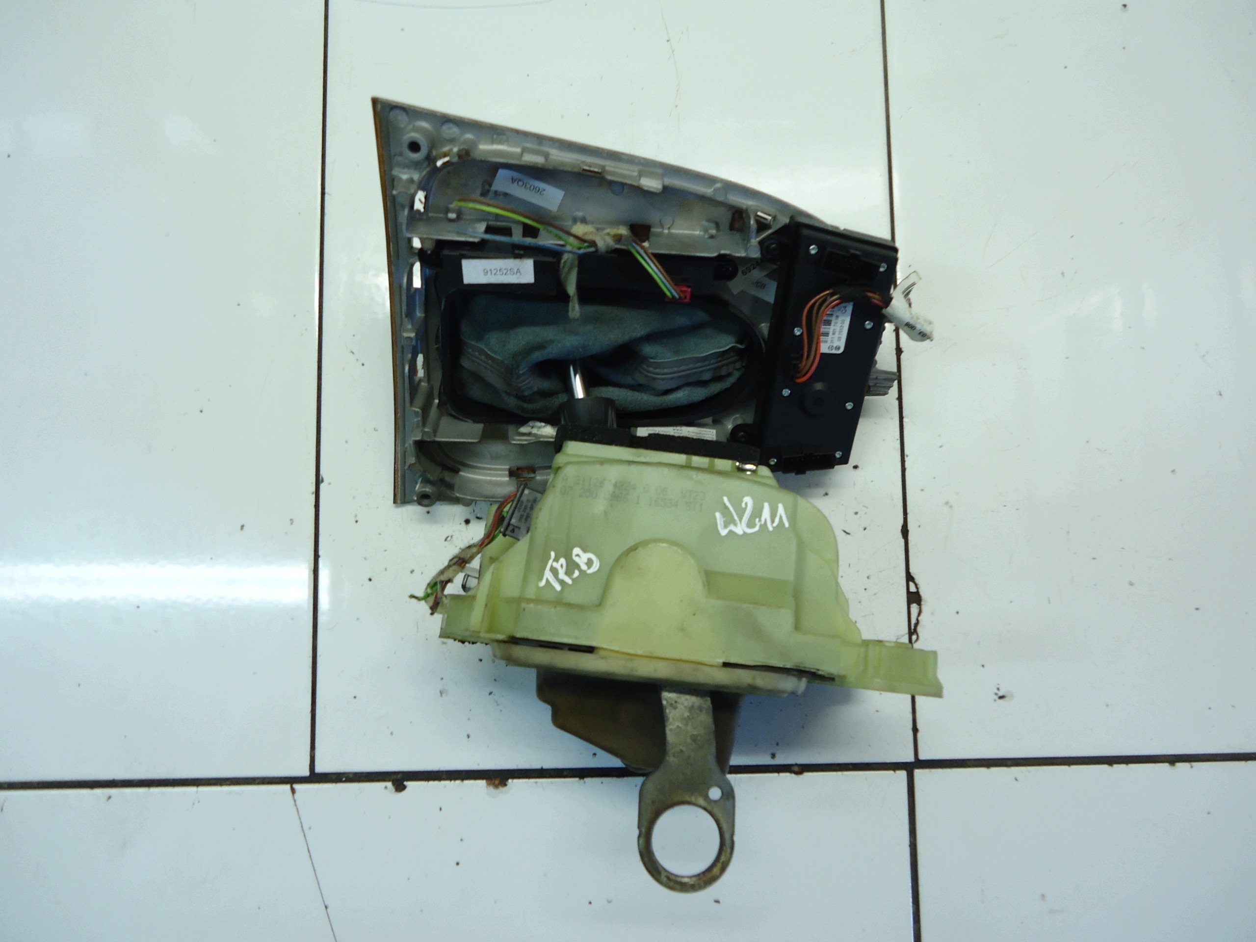 MERCEDES E W211 W219 trim A2112674224