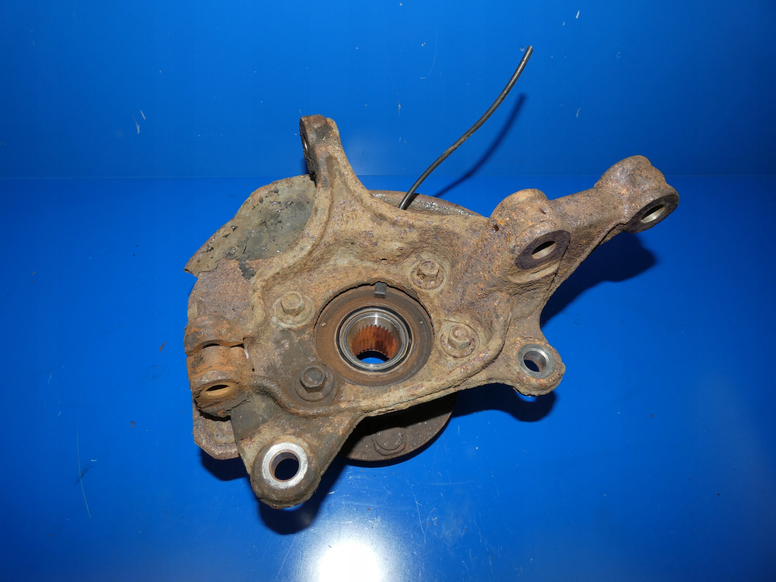 MAZDA 3 III BM 13- otoč čepu levý předek