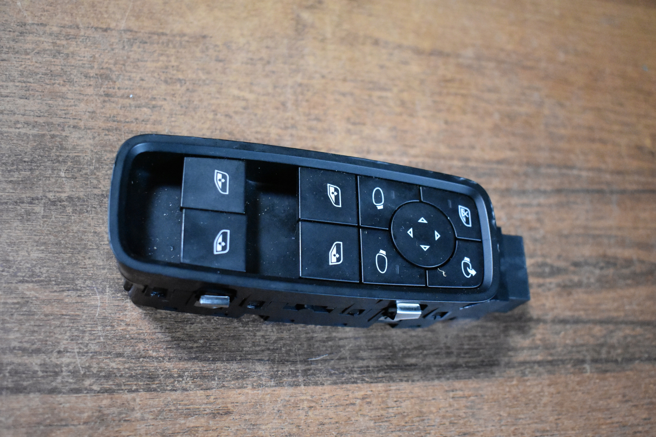 IDEALNY control panel of the window PORSCHE TAYCAN 1