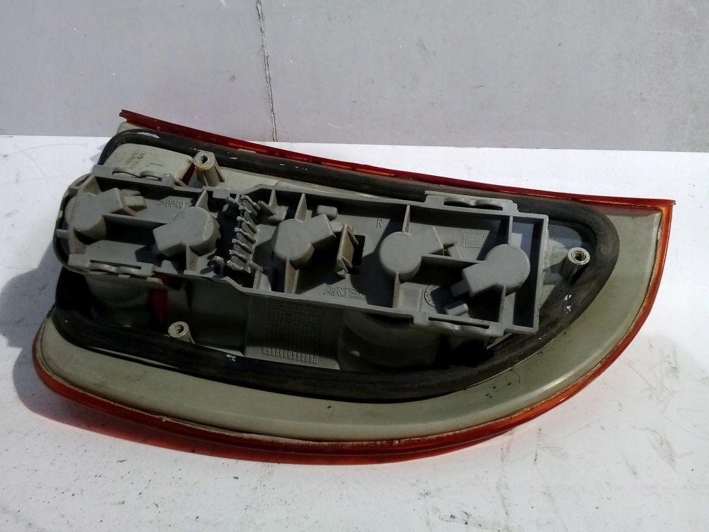Opel Corsa B kombi Licht links heck hinten