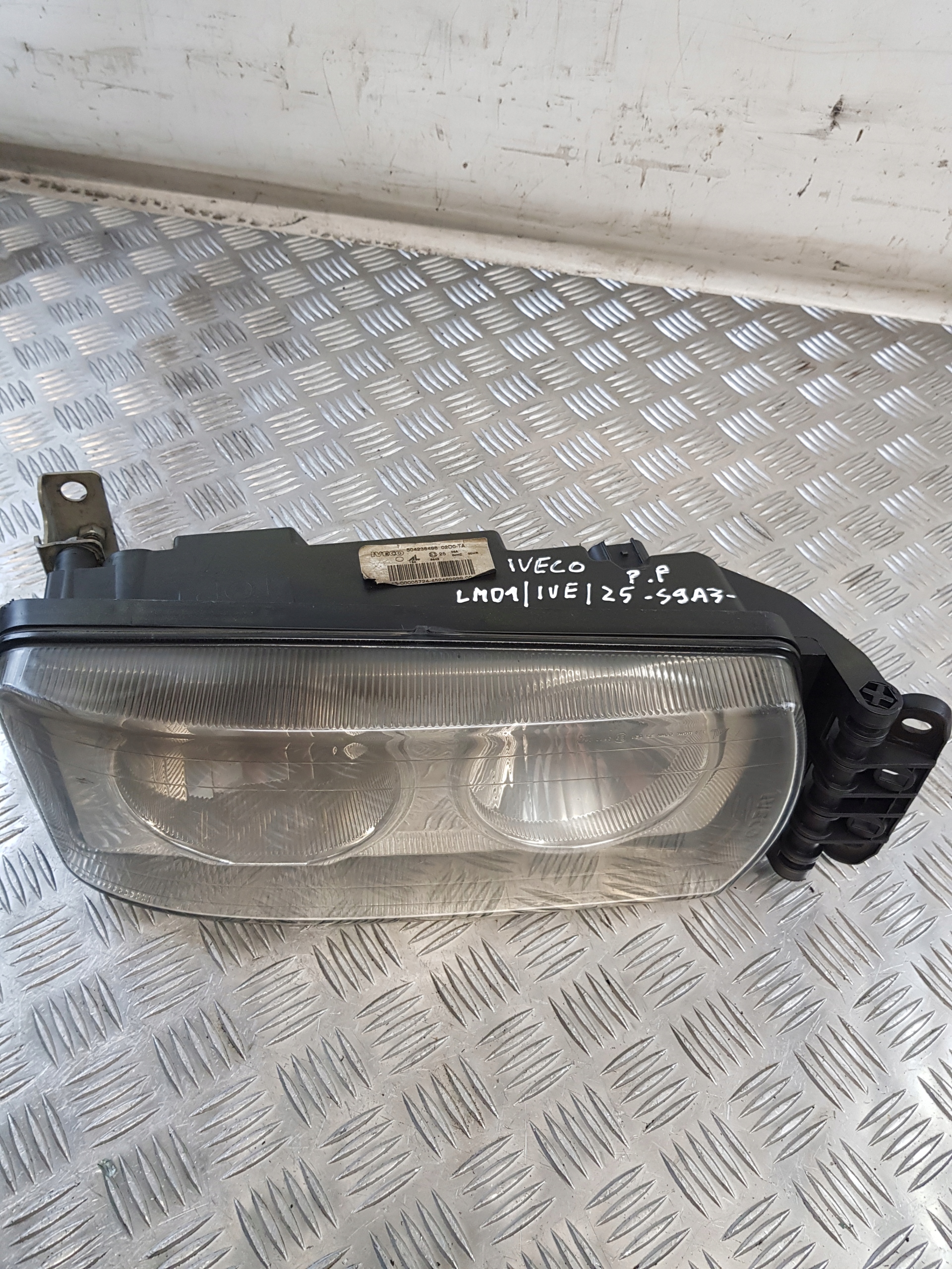 light right front OE 504238496 IVECO