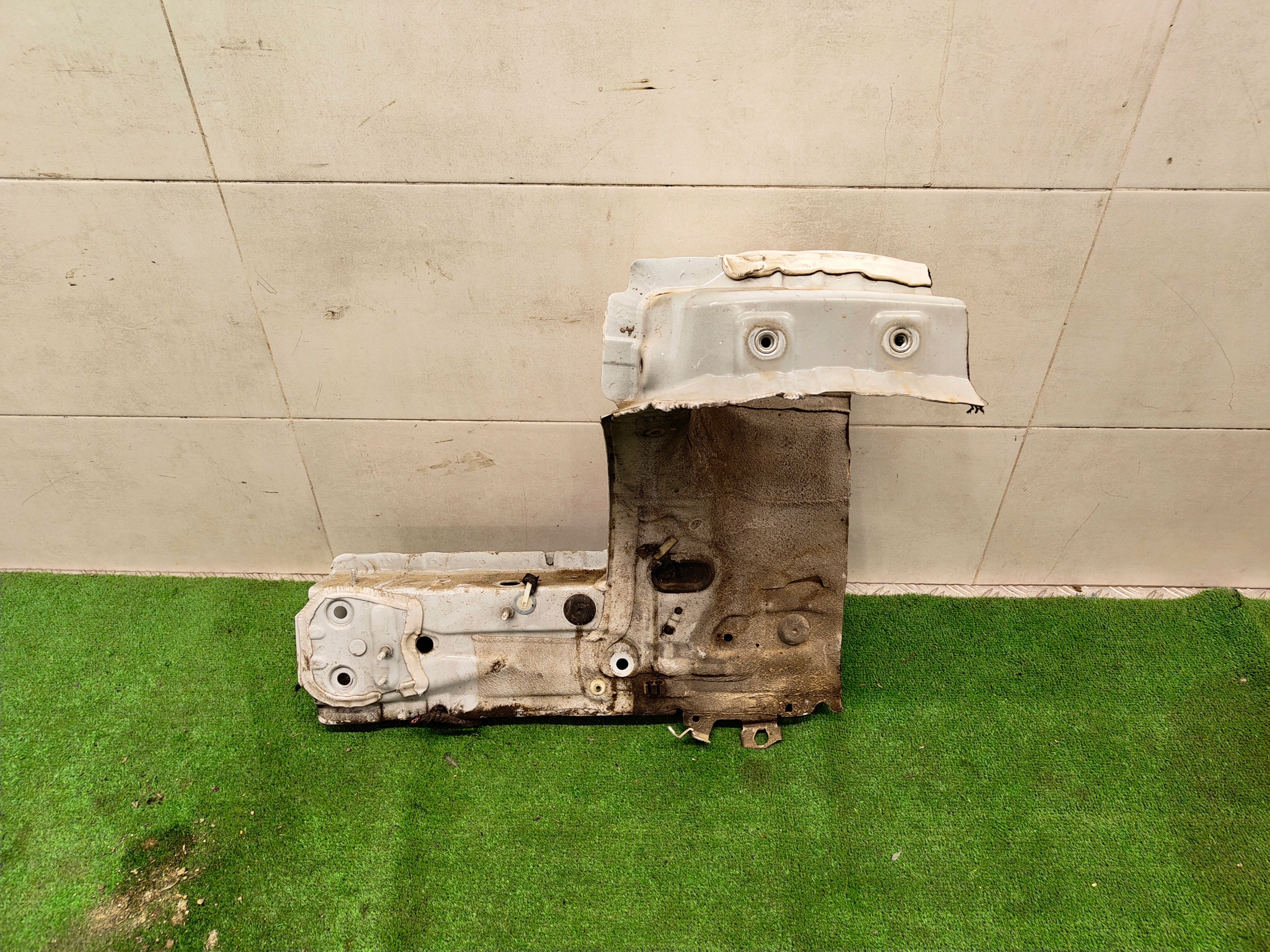 BMW X1 F48 quarter quarter placement left front A300