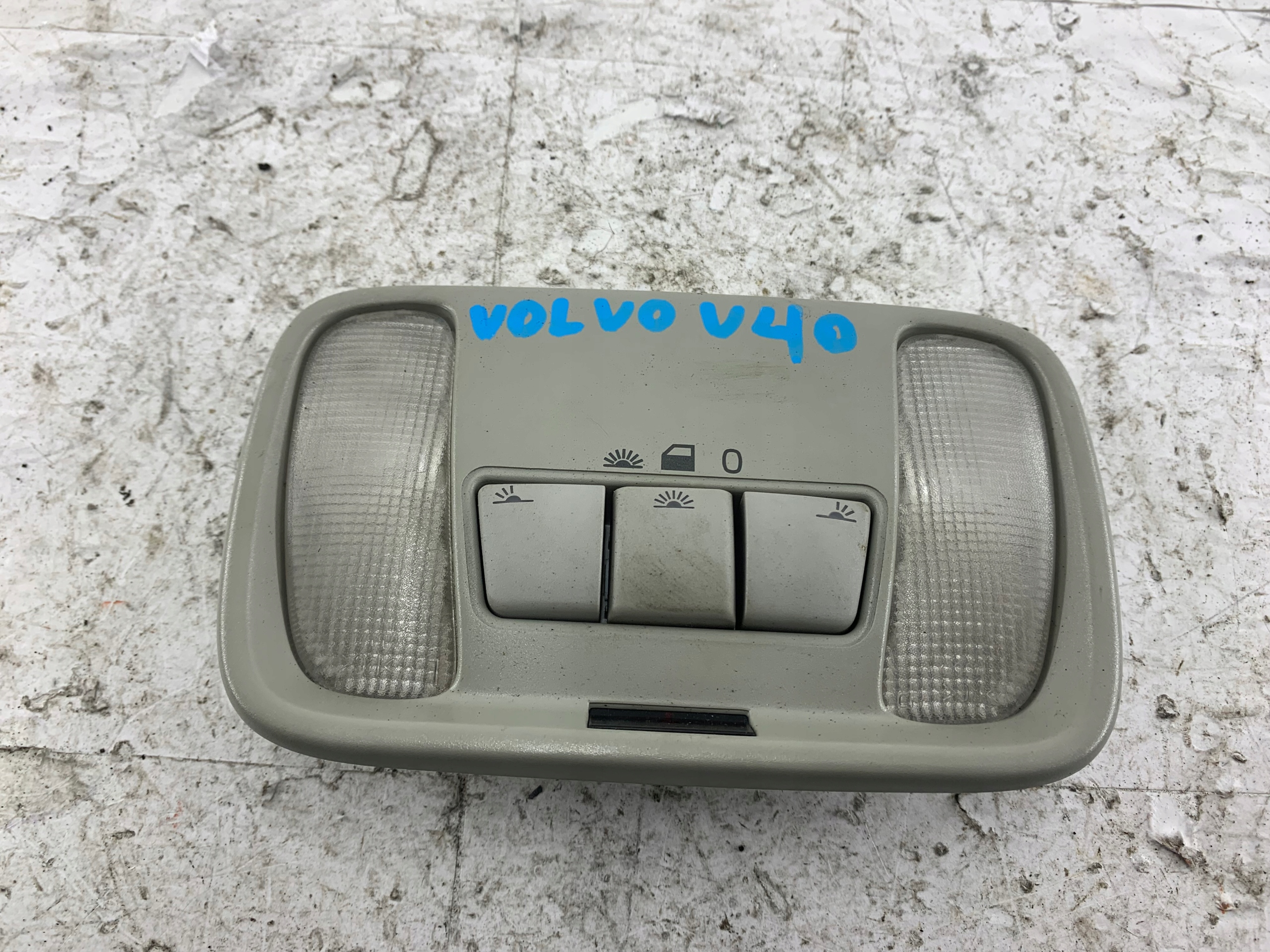 VOLVO V40 e OSWIETLENIE cabina FANALE interna
