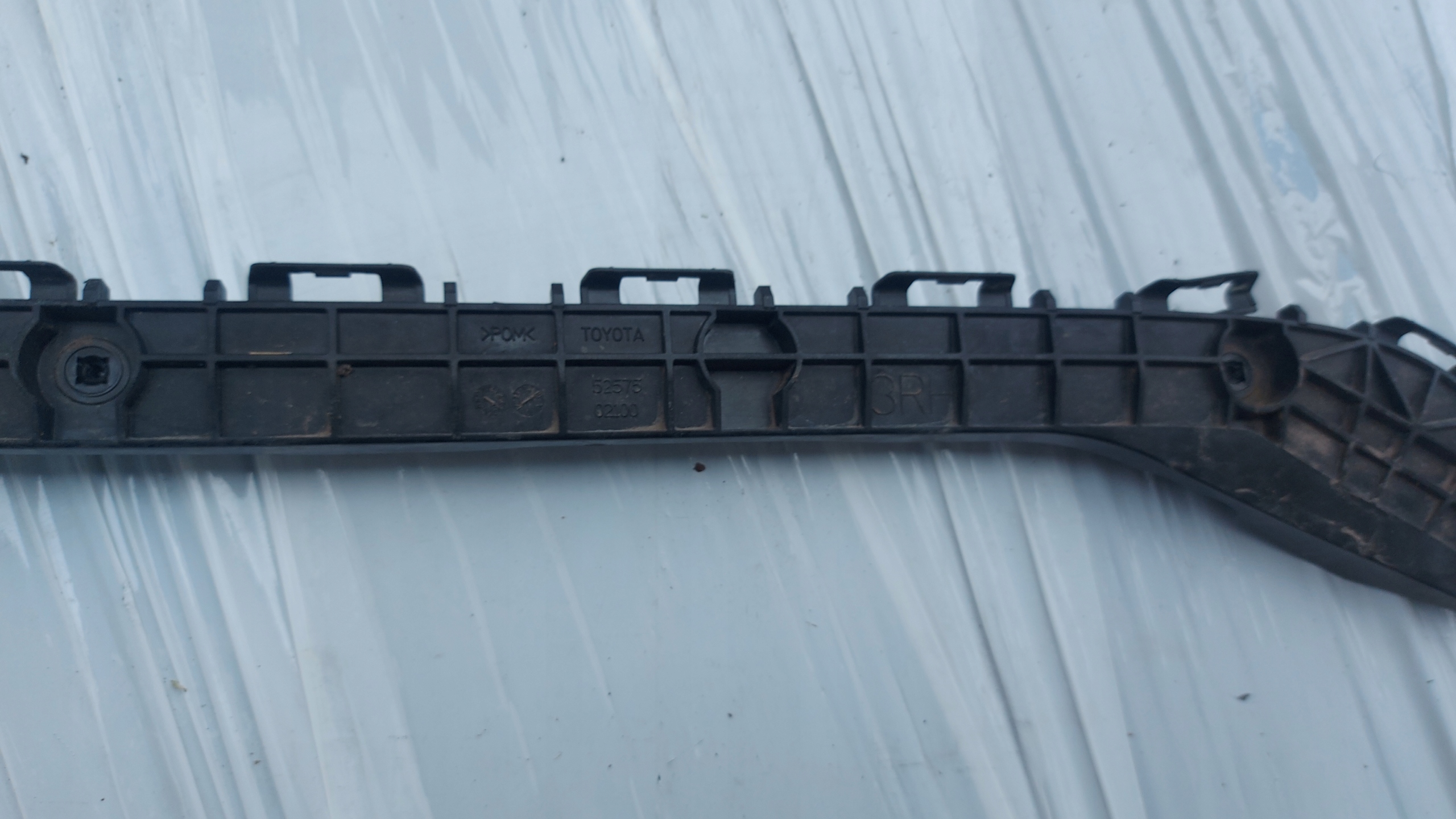 bumper bracket right rear part TOYOTA AURIS II KOMBI 12
