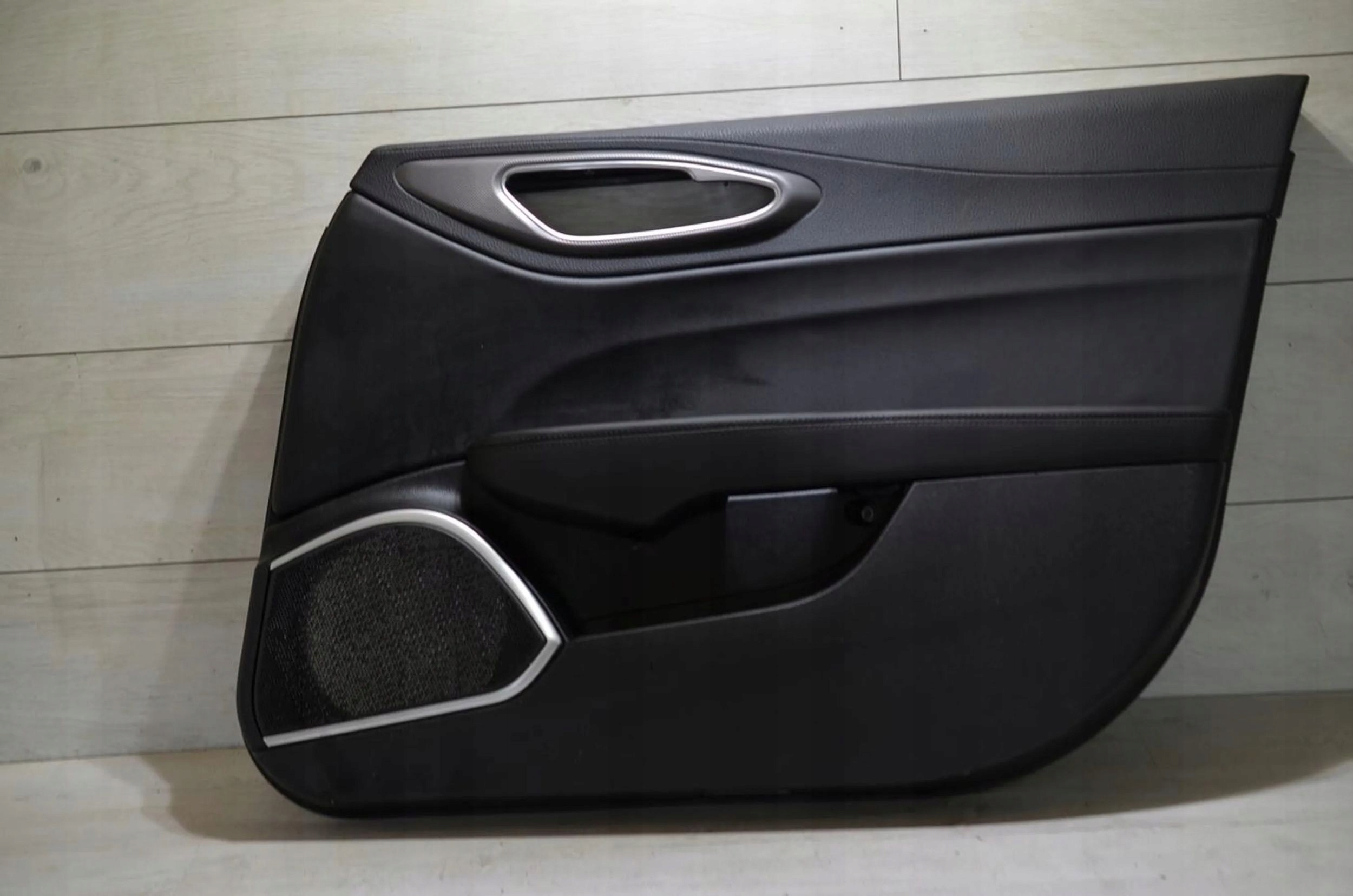 Alfa Romeo Giulia 2021 right front side upholstery door