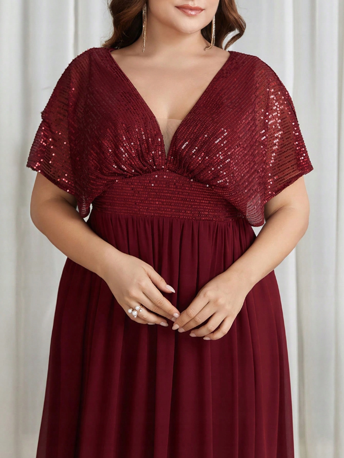 Šaty Flitrové Maxi S Výstřihem Do V Shein XXL 44