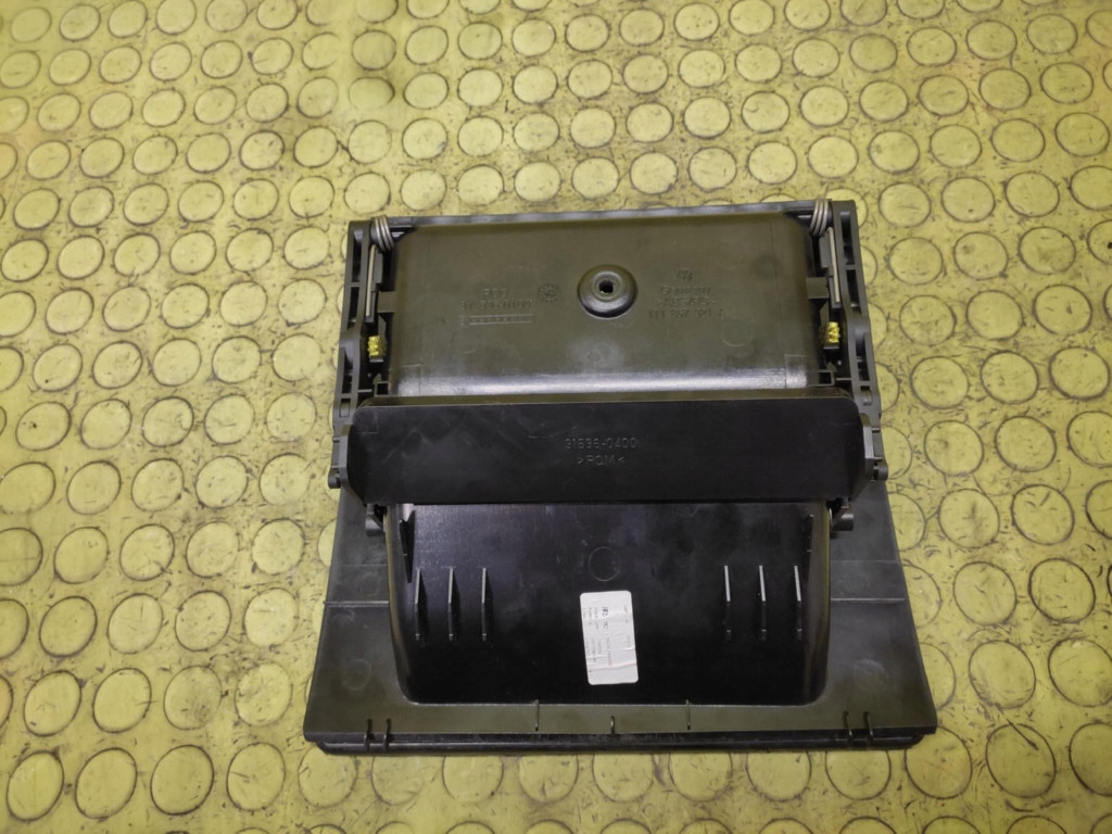 VW TOURAN and passenger compartment central 1T1857921A