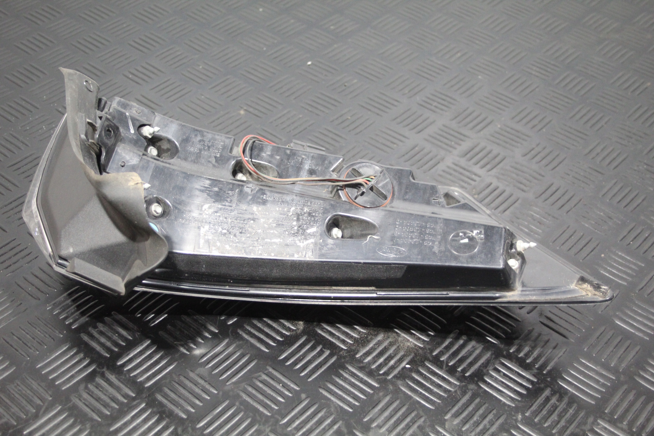 light right rear part FORD EDGE MK2 II HT4B-13404-DD