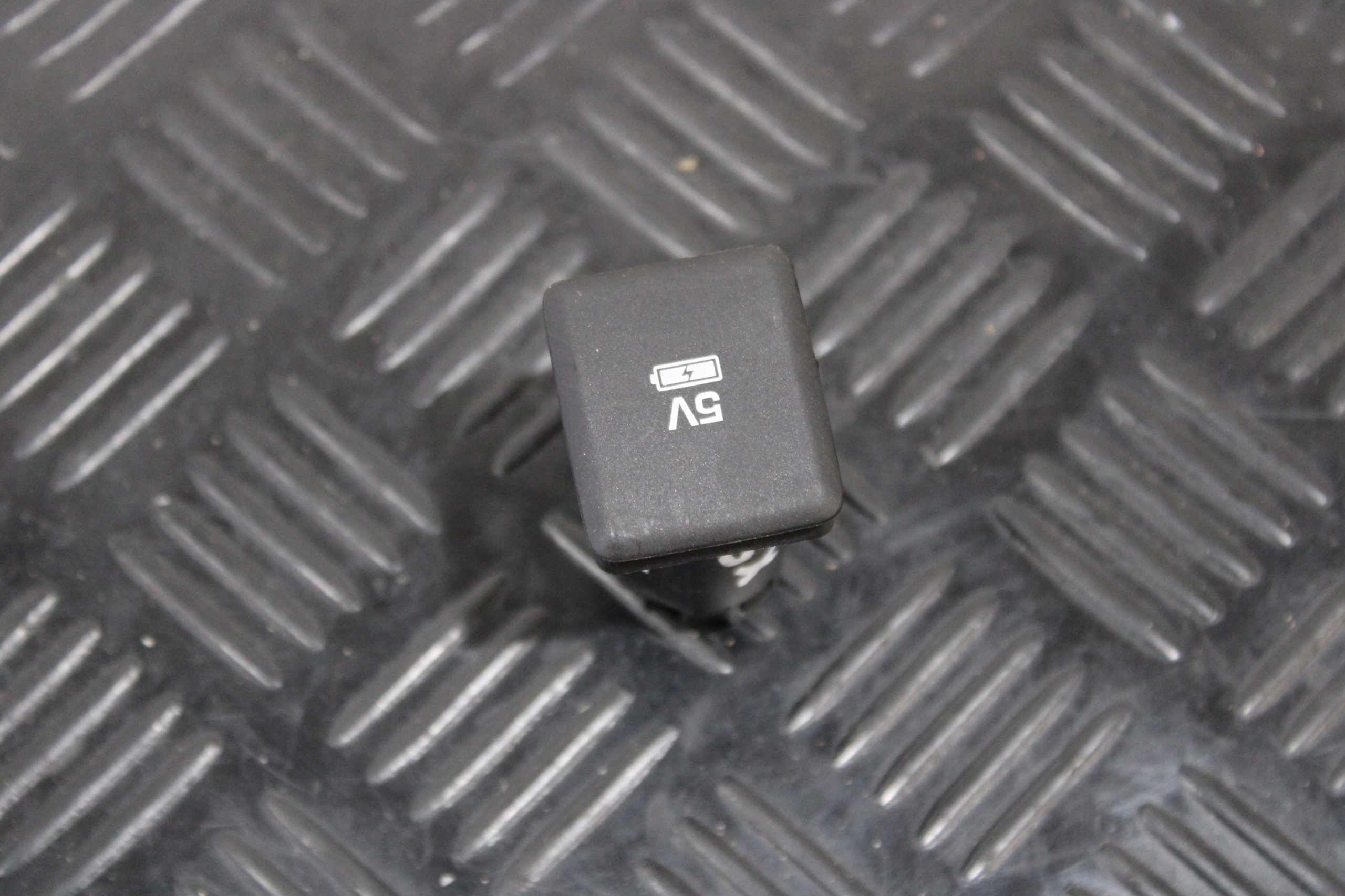 adattatore USB JPLA-19010-CA JAGUAR e-PACE X590 EV400