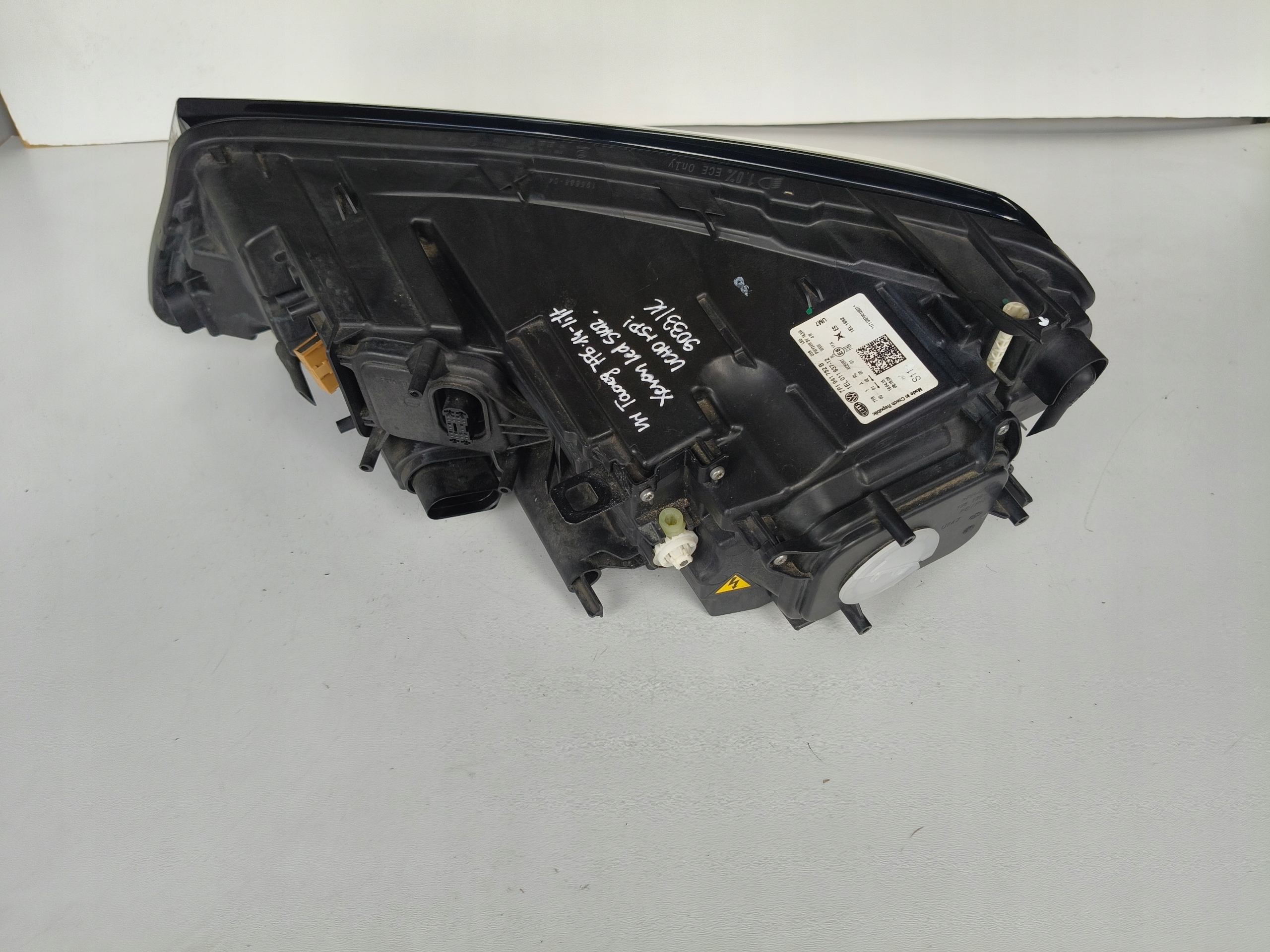 LAMPA PRAWA REFLEKTOR VW TOUAREG 7P6 14- LIFT XENON LED SKRĘTNY Wersja Europejska