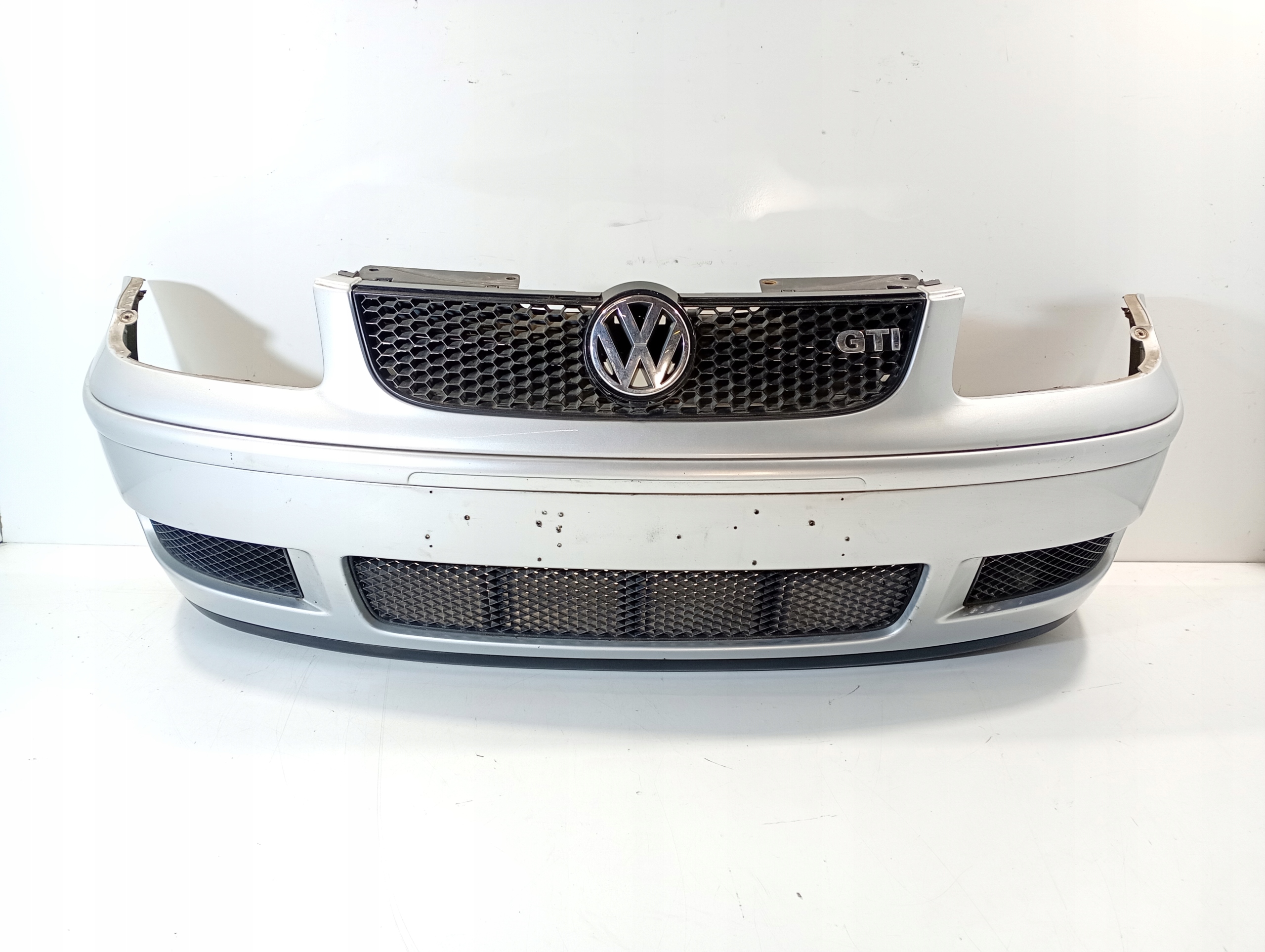 VW POLO 3 III FL 99-01 front bumper front kod lakieru LA7W