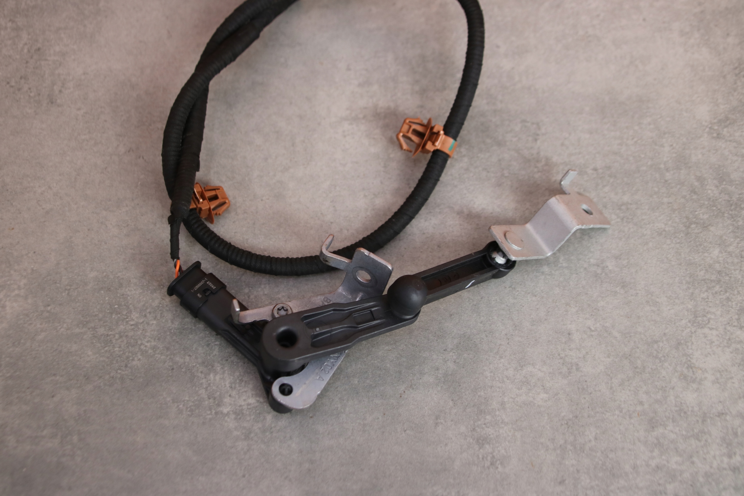 MINI COOPER J01 ACEMAN J05 Sensor POZIOMOWANIA Leuchten links heck 3640101