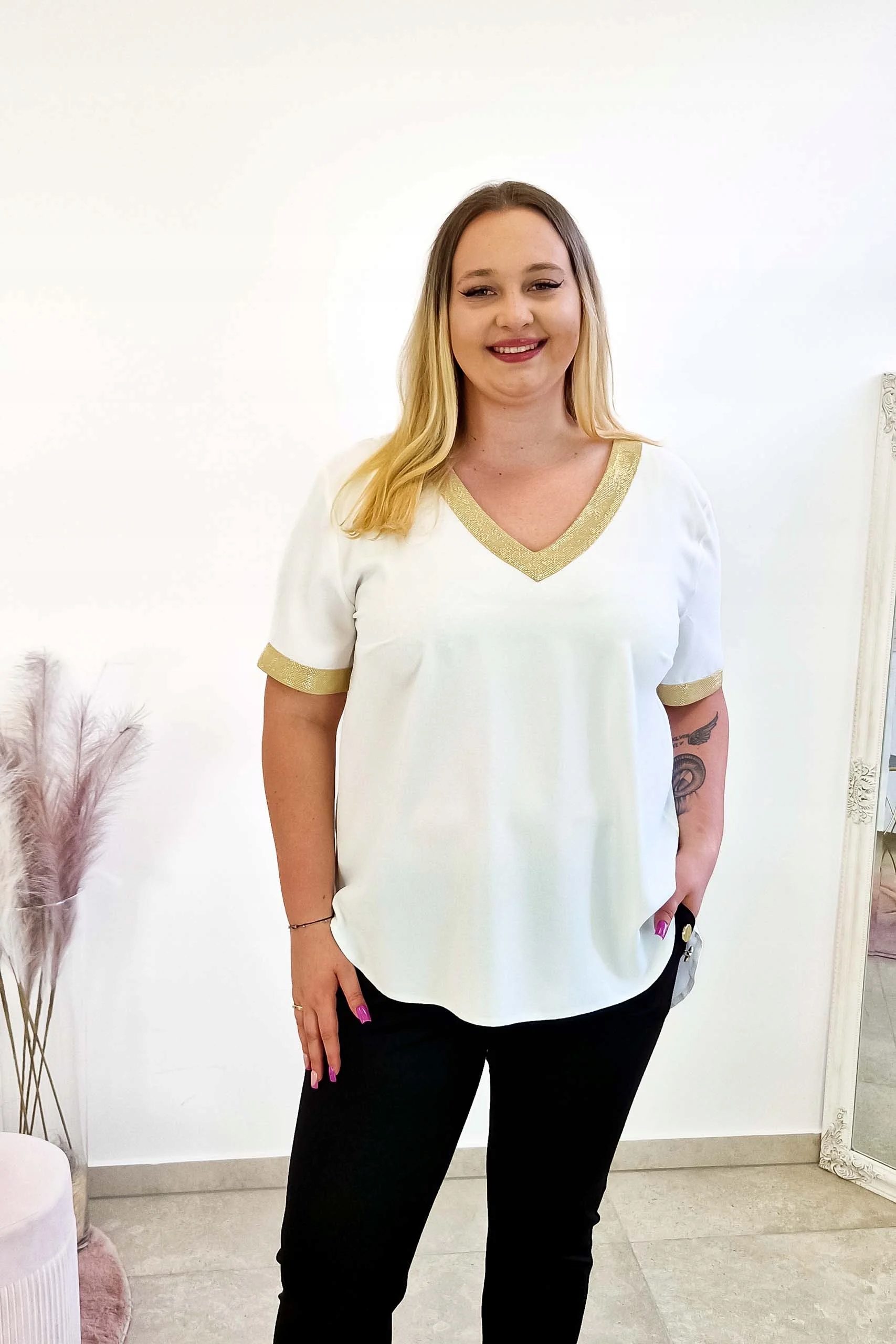 Klasická dámská tunika se zlatými vložkami Bílá 48