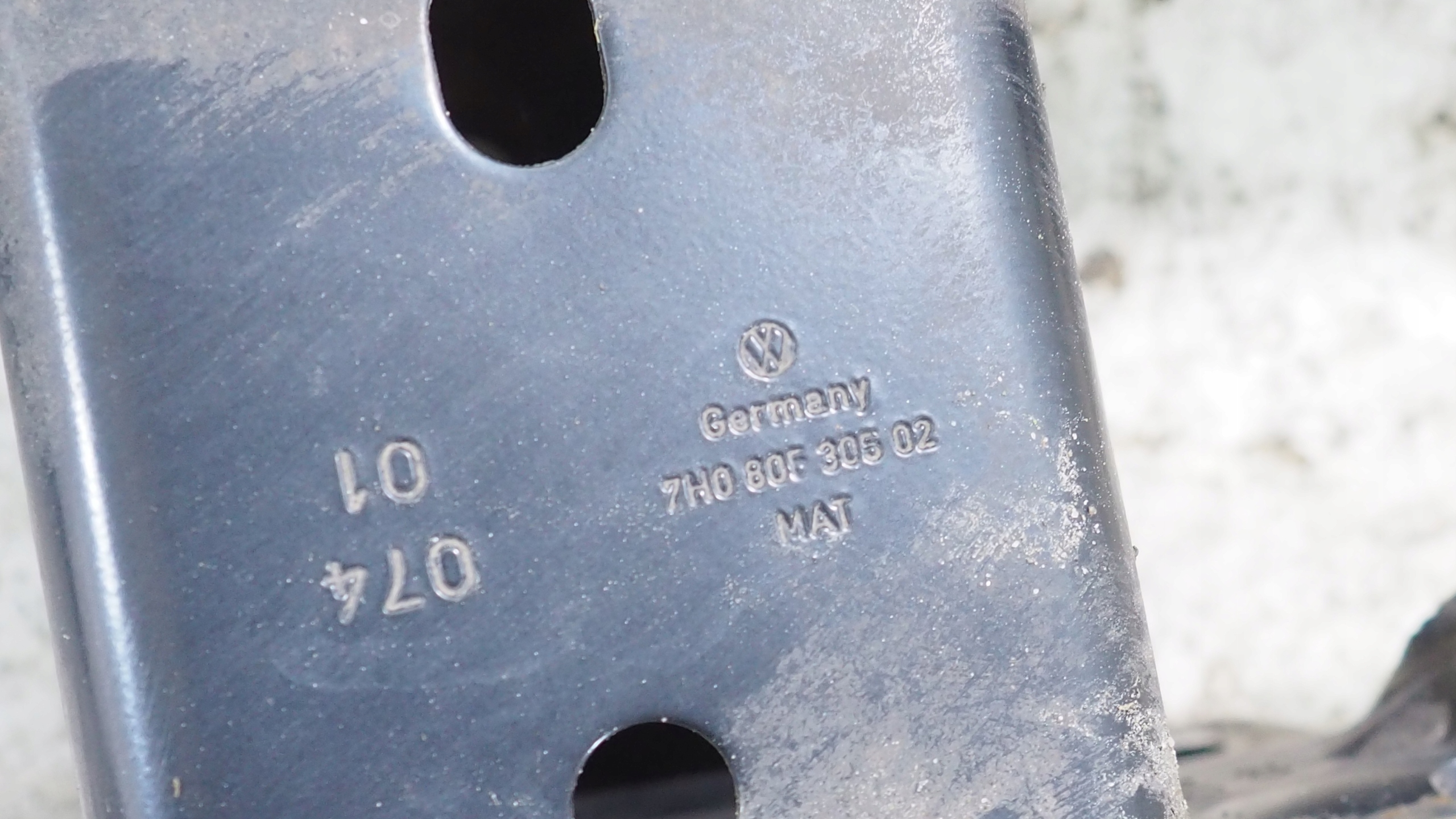 VW T5 bumper support rear part