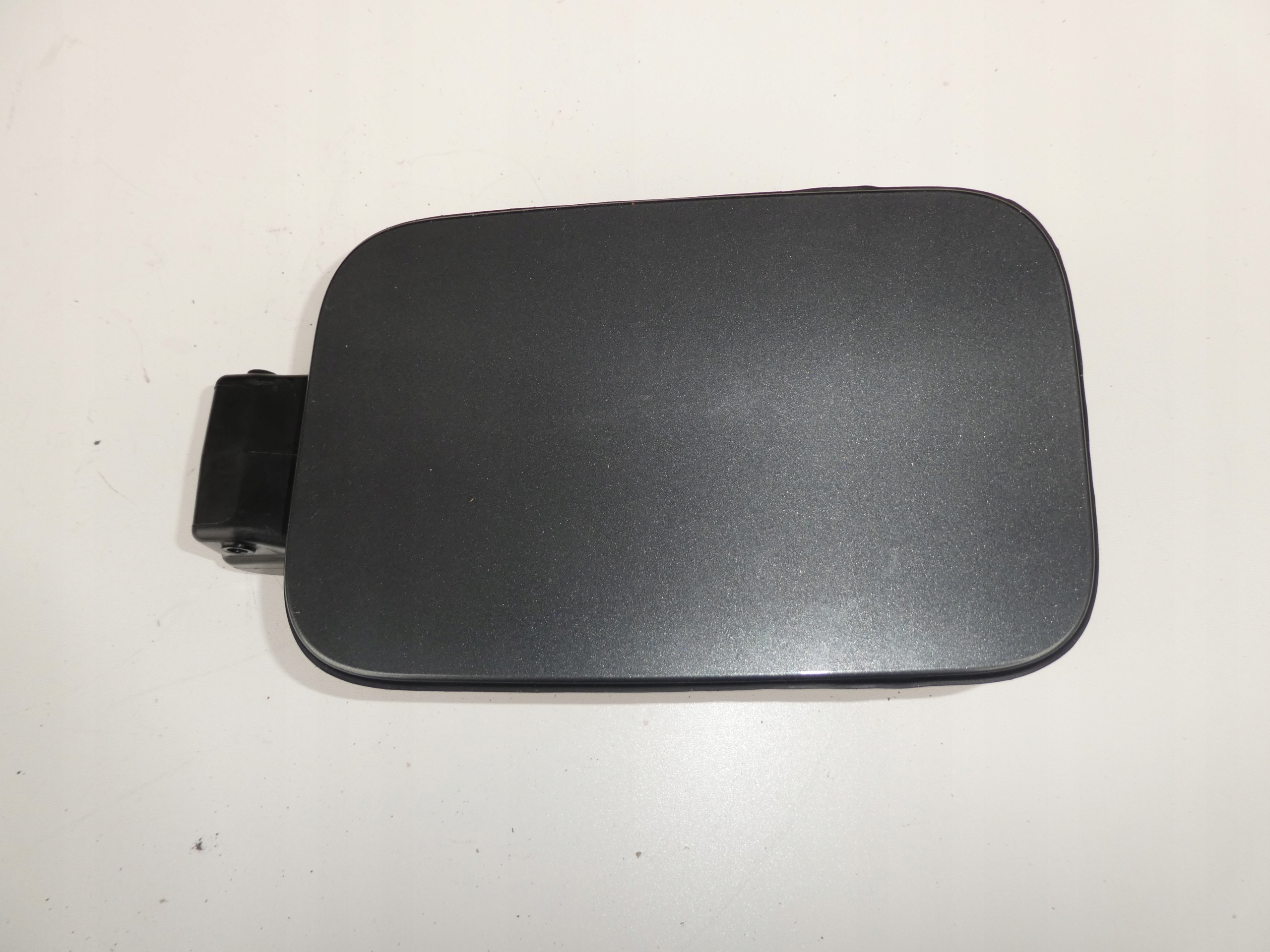 Tankklappe des Kraftstoffsbehälters VW 1K0010497C
