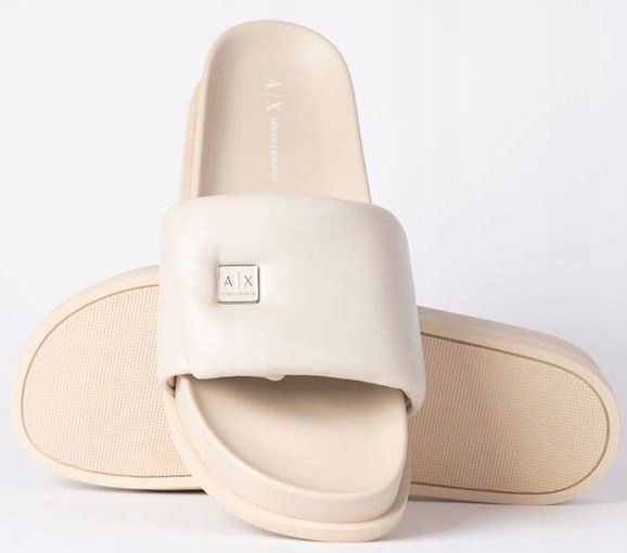 Armani Exchange nazouváky XDP061 XV926 01819 krémové 36