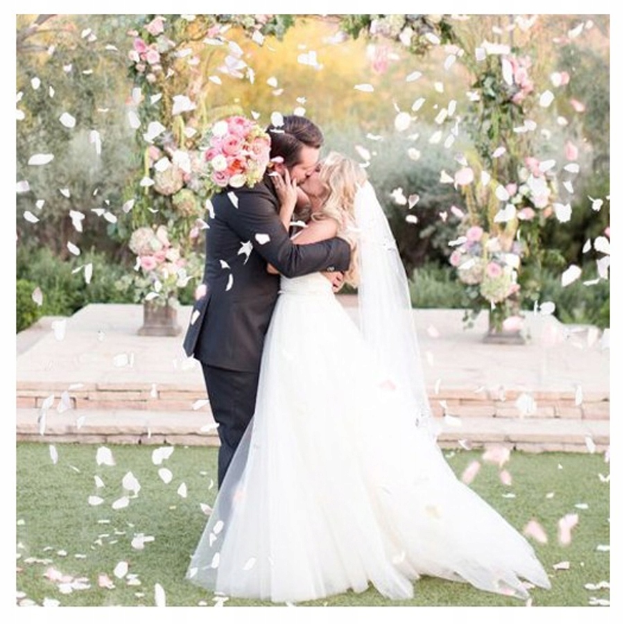 KONFETTI WYRZUTNIA PŁATKI RÓŻ TUBA STRZELAJĄCA NA ŚLUB WESELE 80 cm ECRU EAN (GTIN) 5902356777849