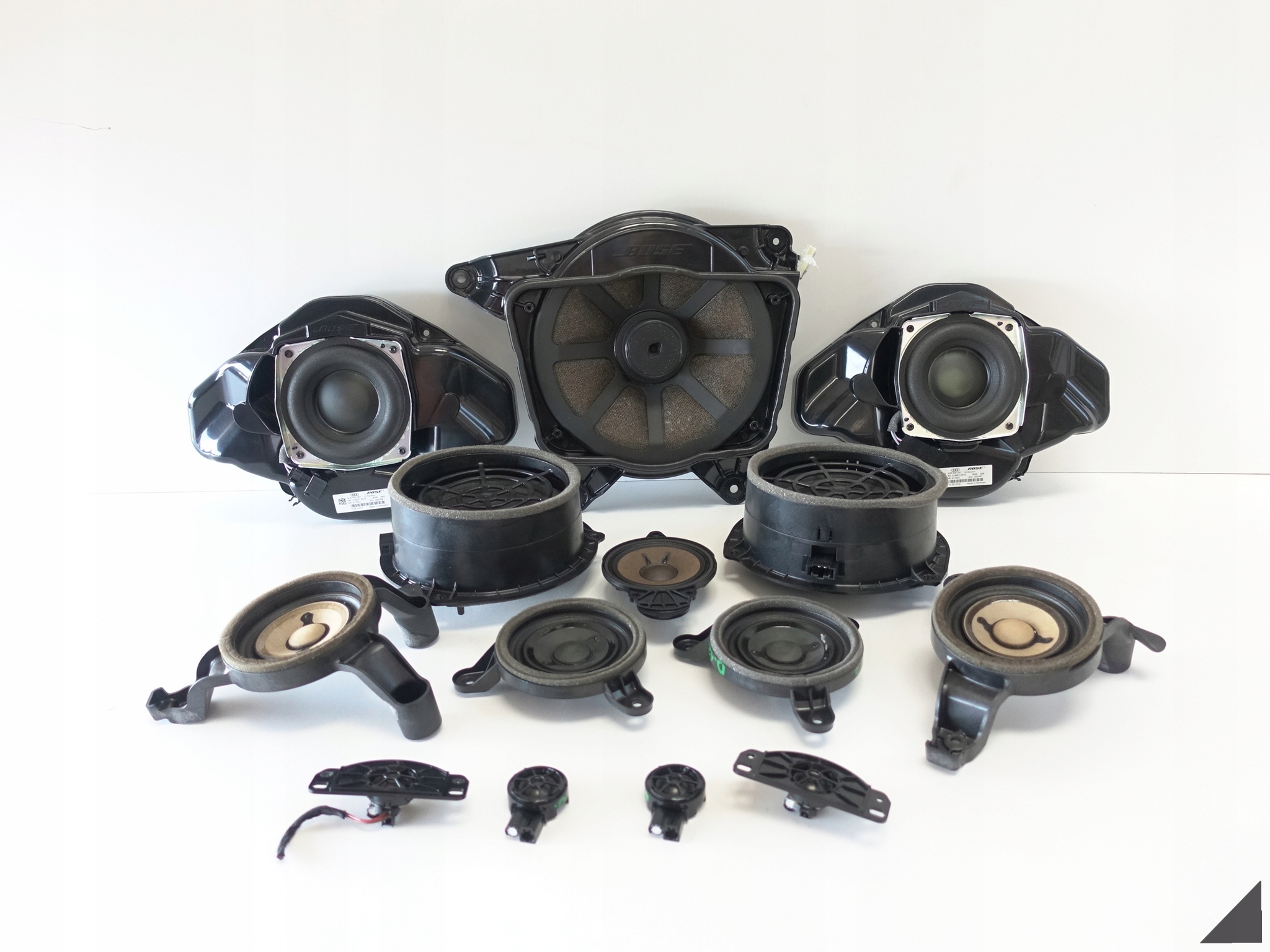 AUDI A8 S8 4H0 D4 SESTAVA SUBWOOFER repráků BOSE