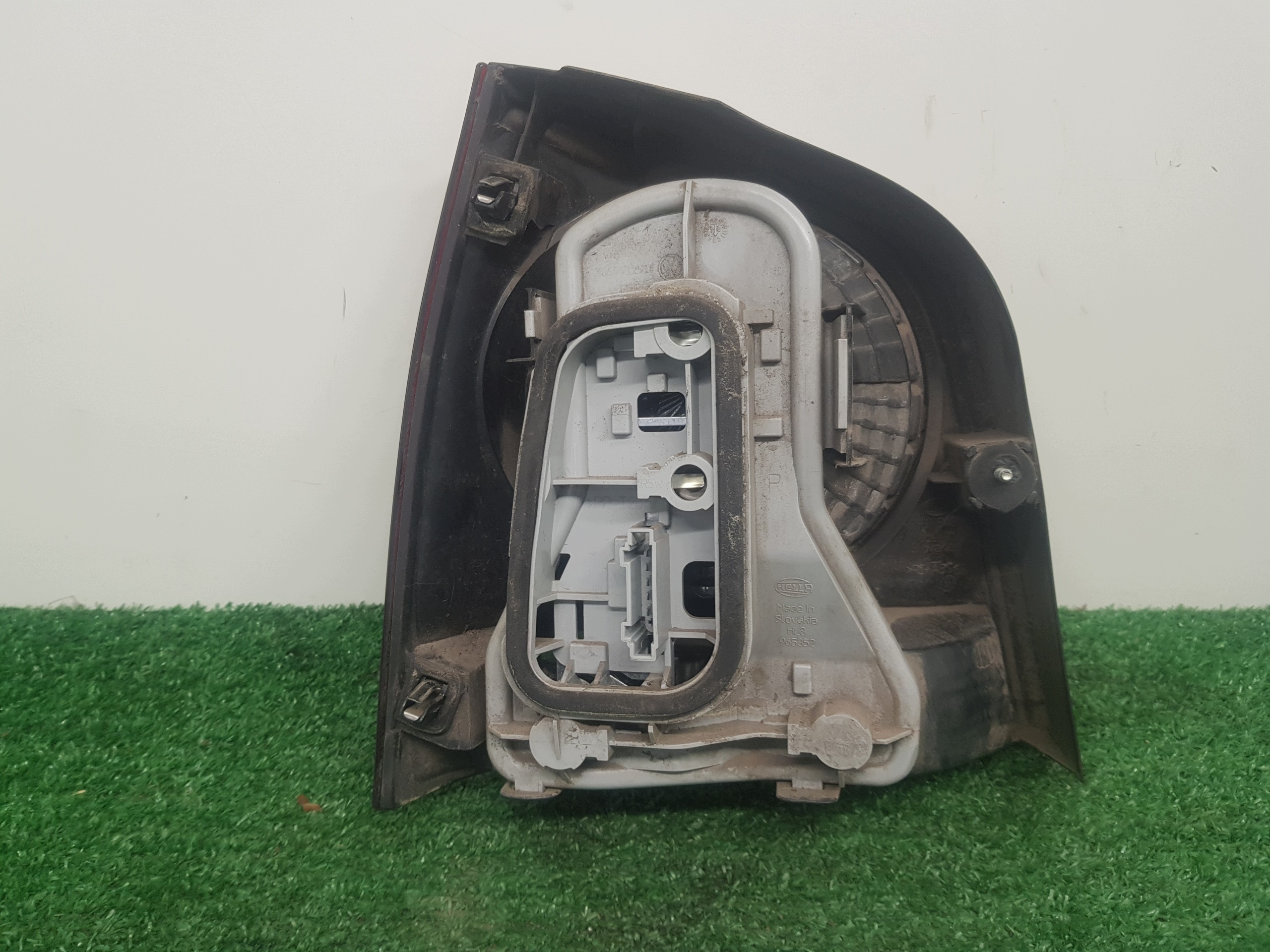 light right rear VOLKSWAGEN POLO 4 6Q6945096P