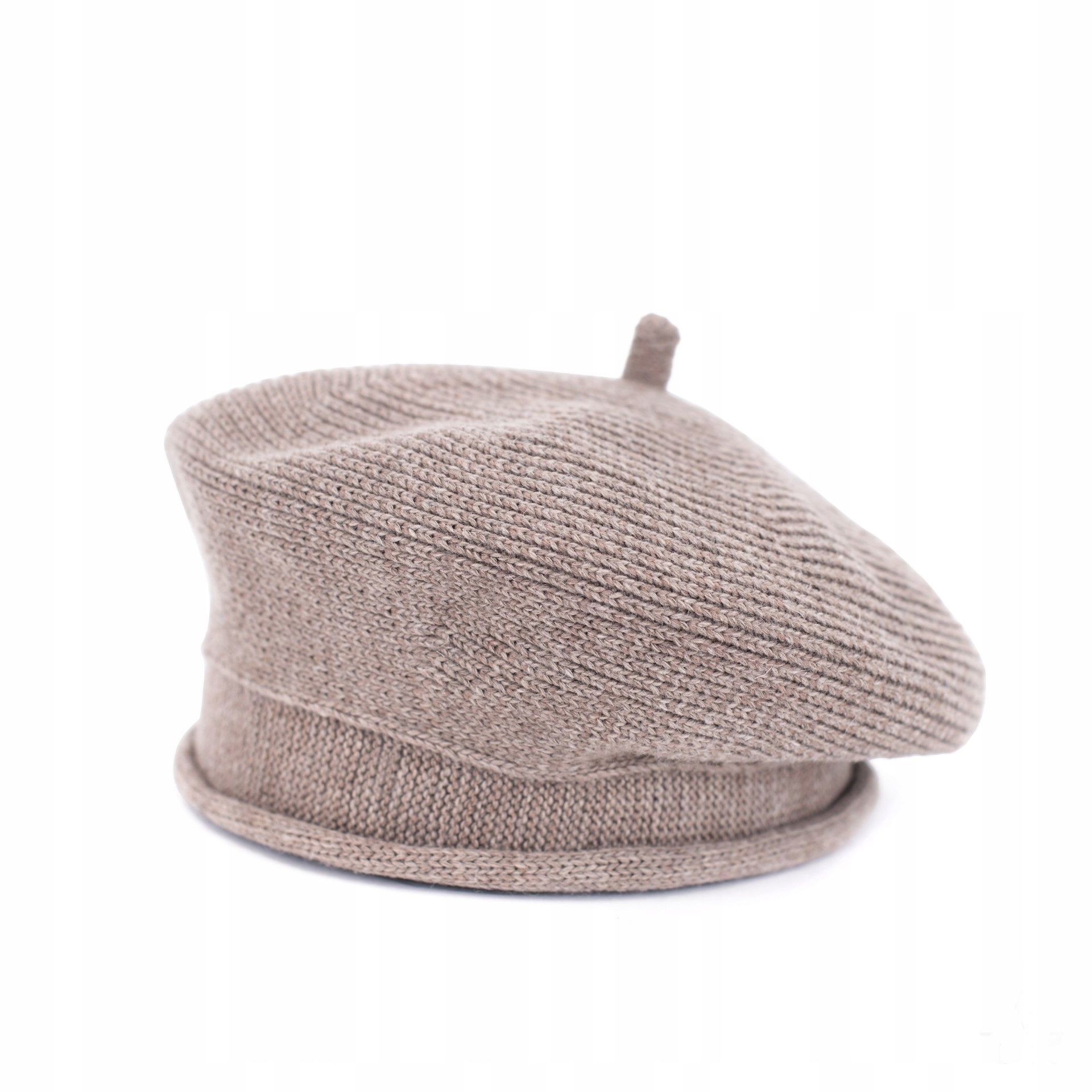 

Wyjątkowy prążkowany zimowy beret z antenką