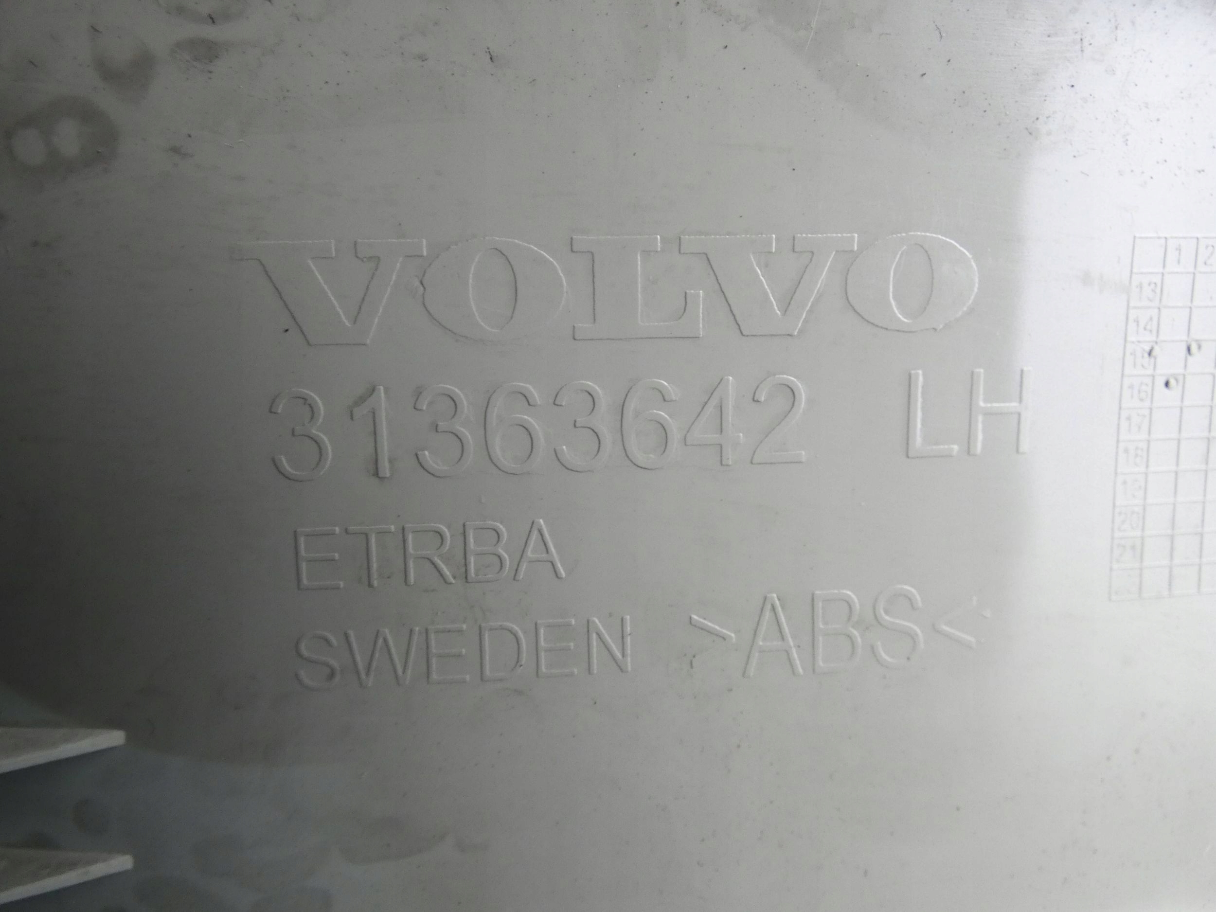 VOLVO XC90 II moulding cap threshold left front PODSWIETLANA