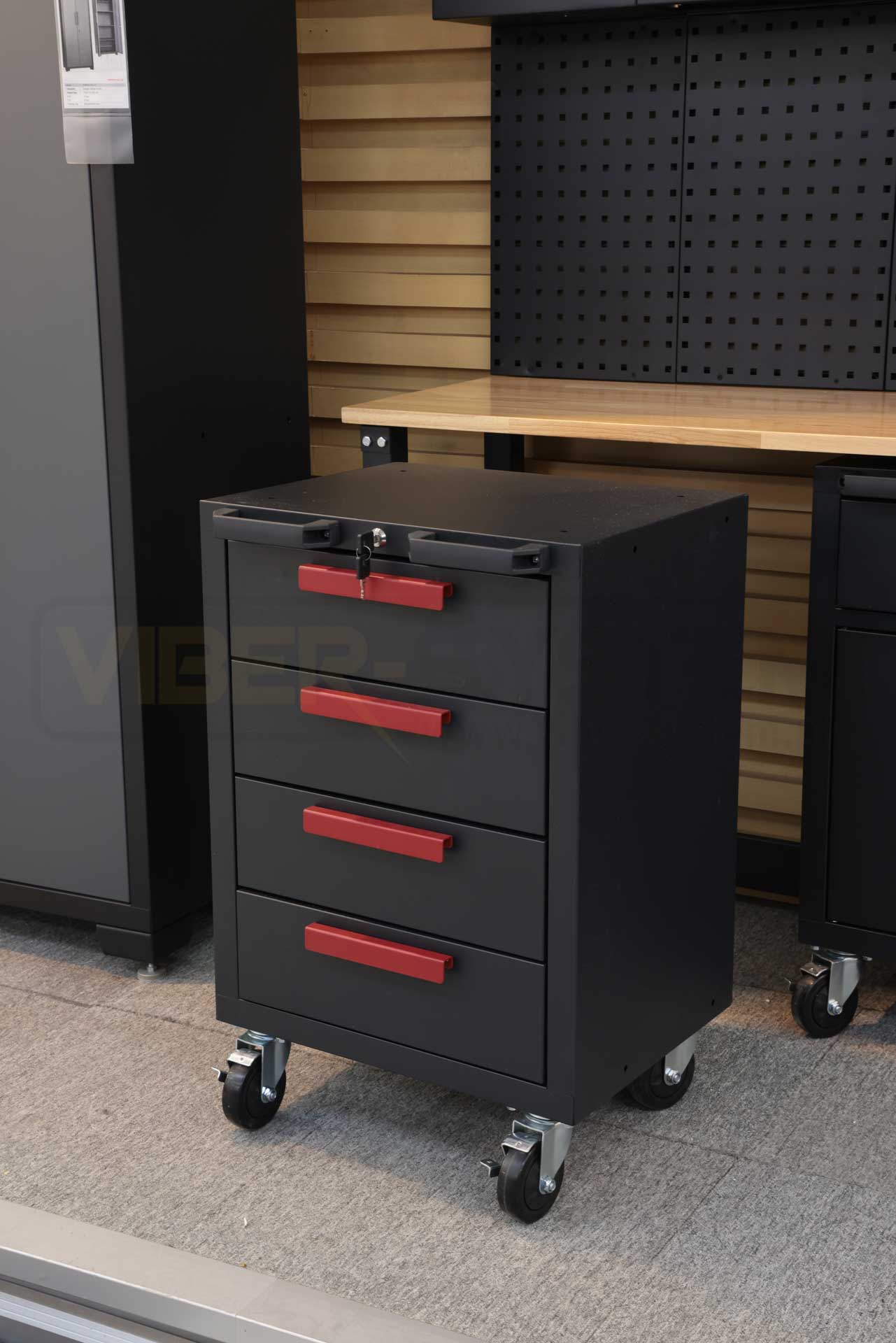 ZESTAW SZAFEK WARSZTATOWYCH Z SZAFKAMI NA KÓŁKACH I RUCHOMYM STOŁEM SZ101 Waga produktu z opakowaniem jednostkowym 142 kg