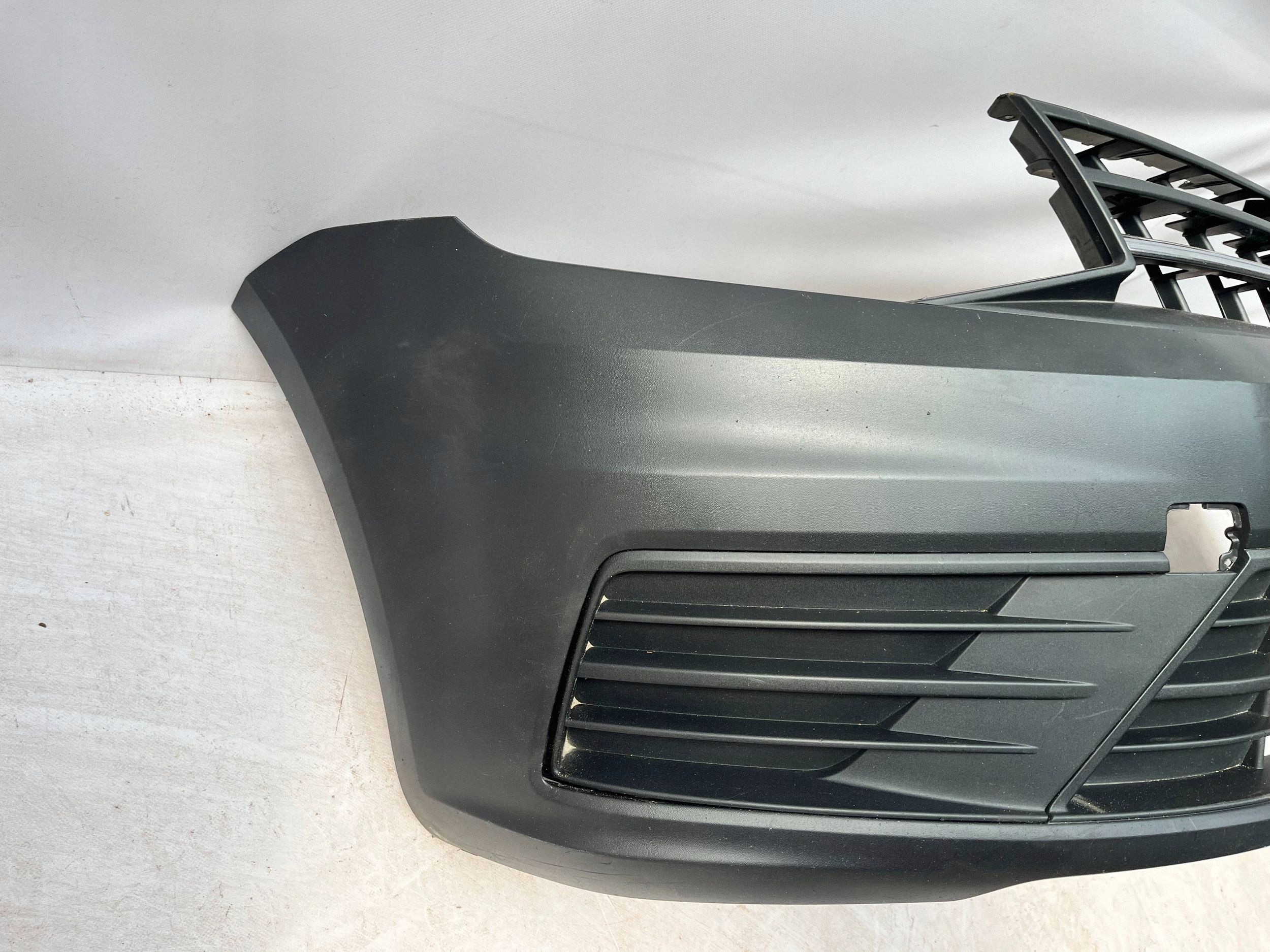 Frontstoßstange VOLKSWAGEN CADDY unter RADAR 2K5807221J @M