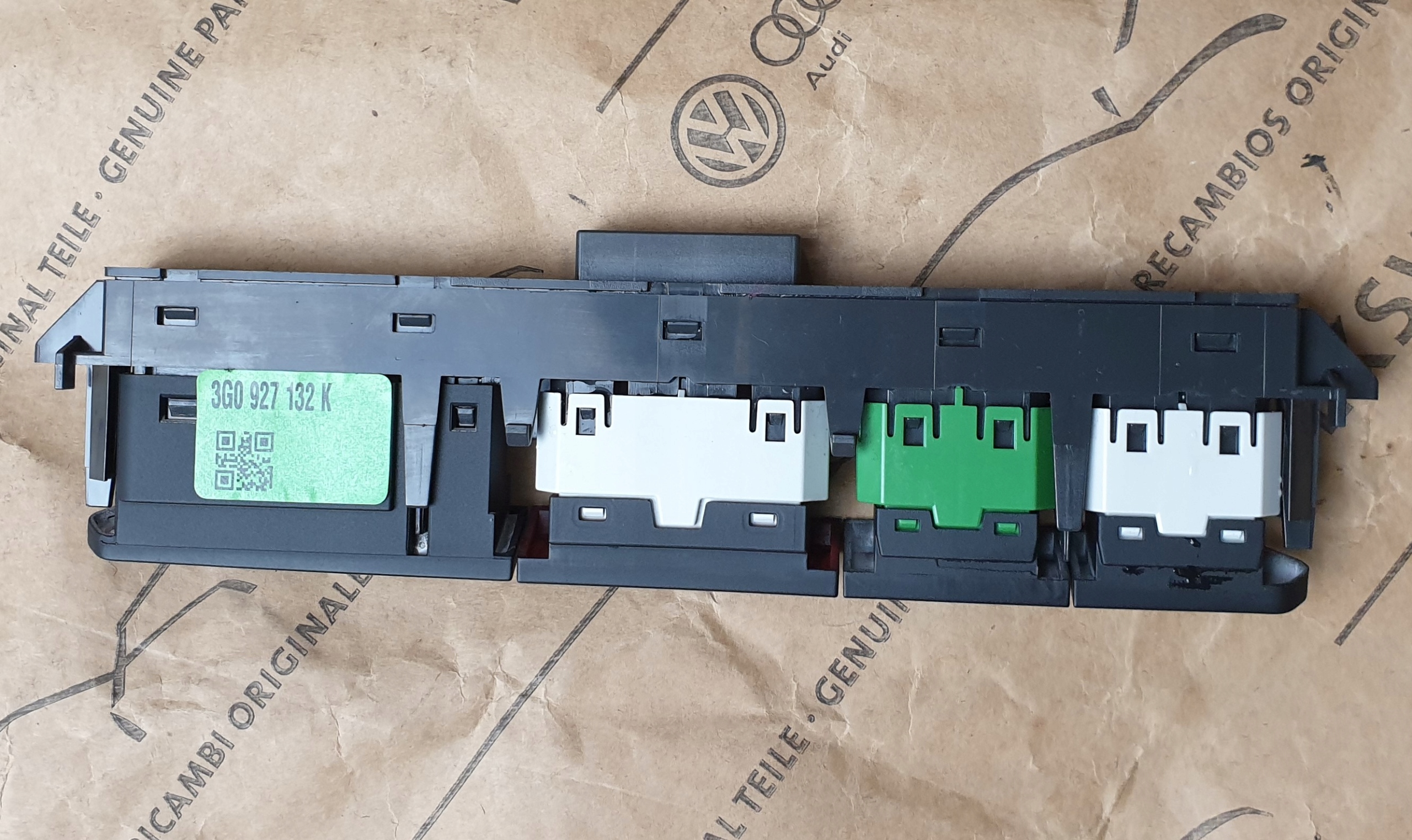 light switch of warning lights PANEL PRZYCISKI VW PASSAT B8 3G ARTEON OE EU