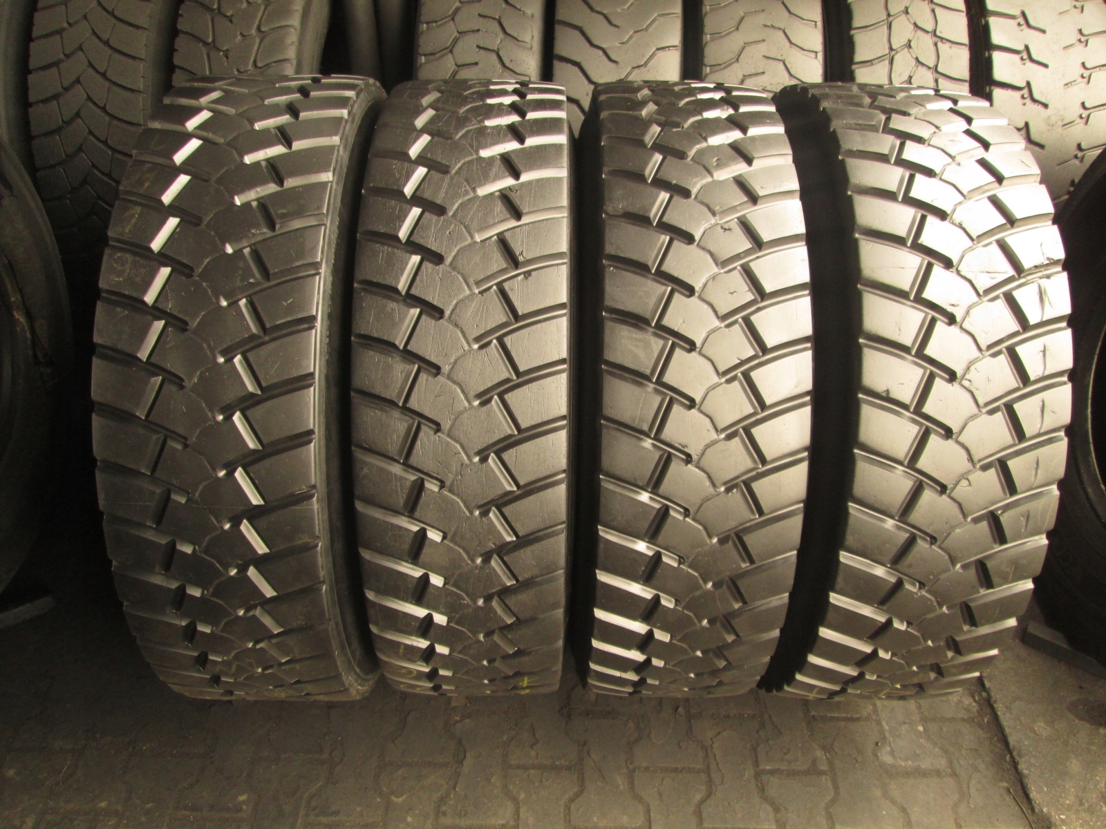315 / 80R22.5 Модель Bridgestone M-Drive 001 4.шт