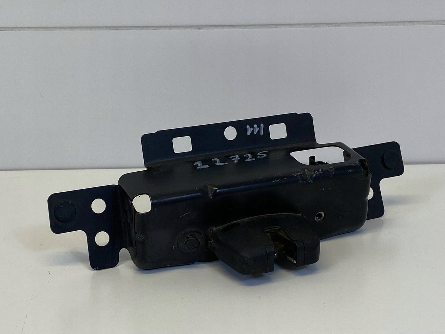 lock bonnet boot Peugeot 208 2015 9151487499H