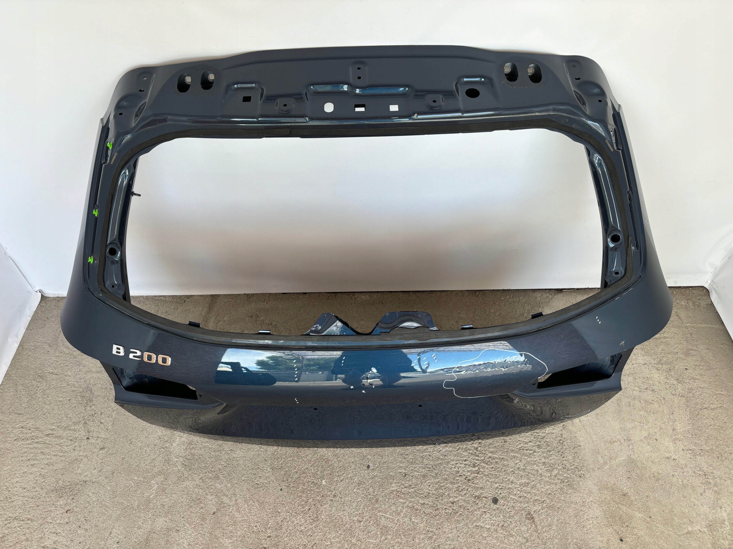 MERCEDES B-KLASA W247 KLAPA BAGAŻNIKA TYŁ POZNAŃ (==GIEŁDA==) Numer katalogowy części MERCEDES B-KLASA W247