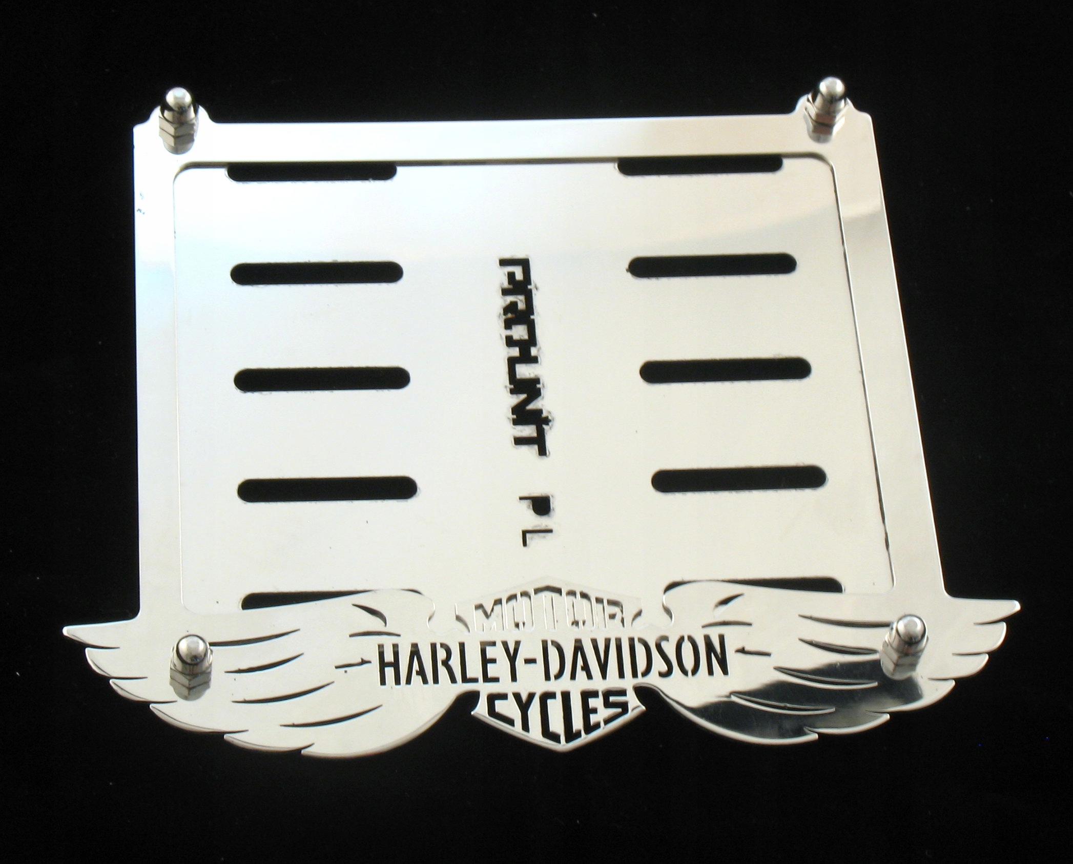 METALOWA RAMKA TABLICY REJESTRACYJNEJ HARLEY H D Weight with packaging 2 kg