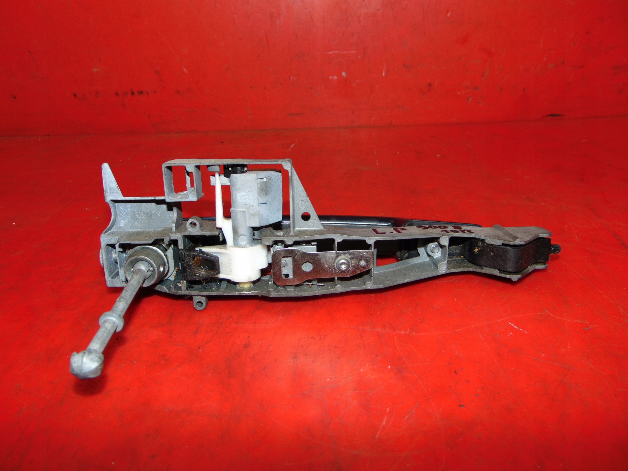 PEUGEOT 3008 and T84 handle door left front KPSC EU