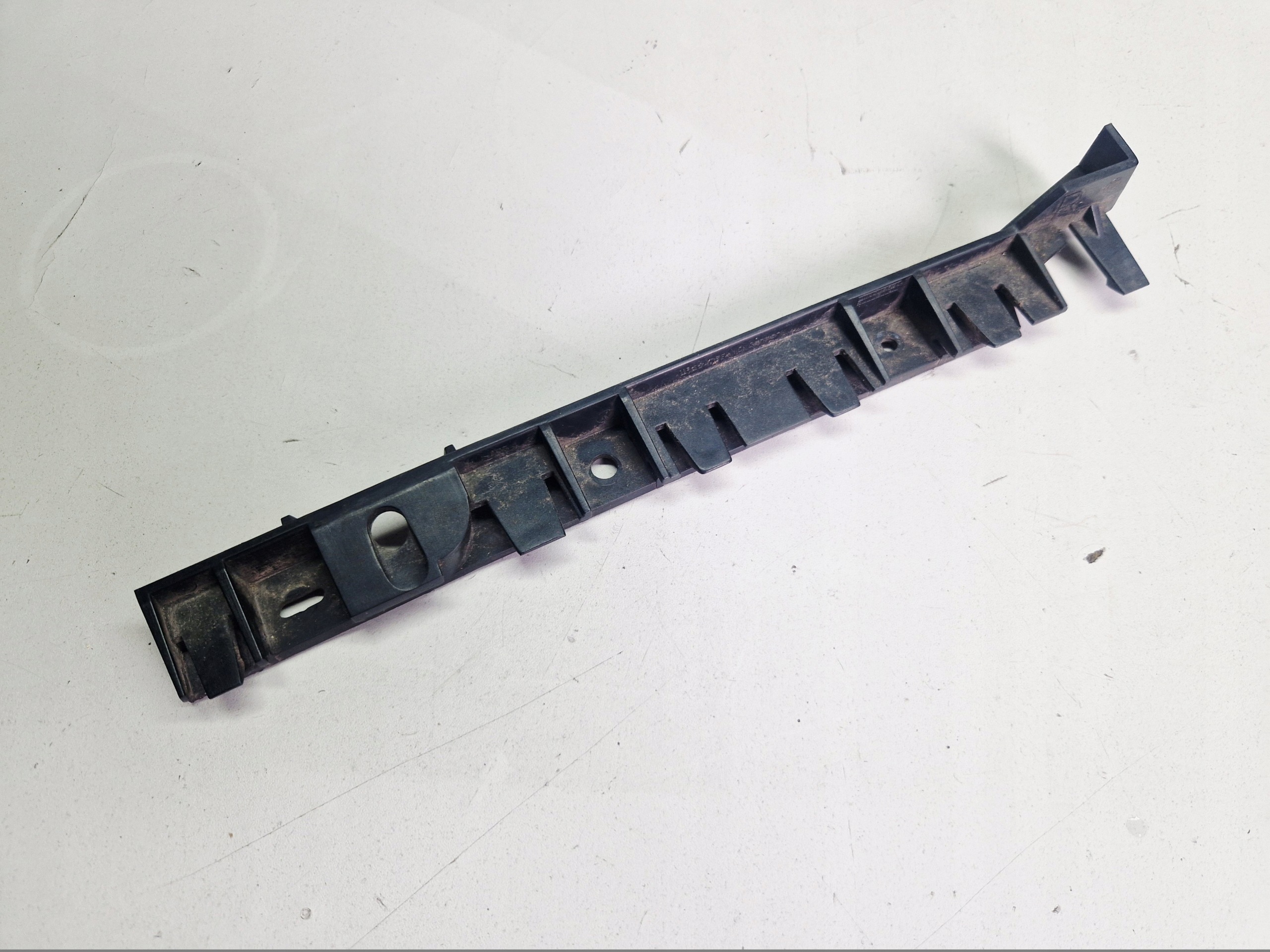 holder mouldings PROGOWEJ right 51777118160 BMW E87