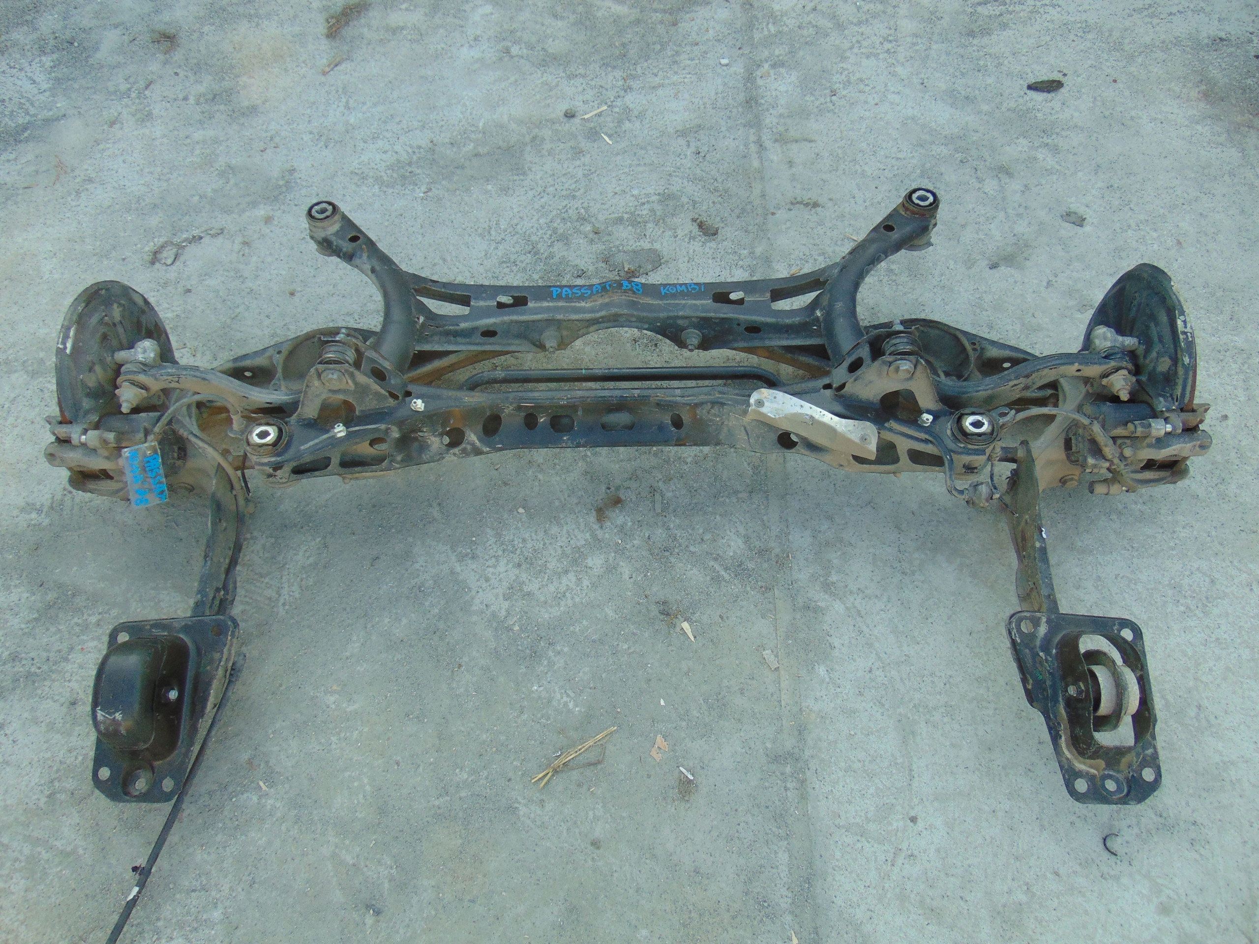 ACHSTRÄGER HECK HINTEN VW PASSAT B8 3G0