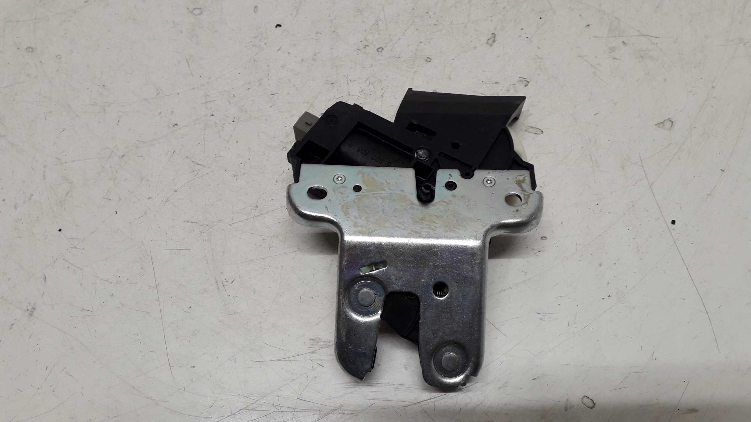 VW AUDI SEAT ZAMEK KLAPY TYŁ 4F5827505D