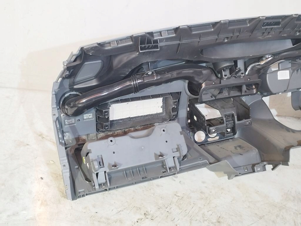 Seat Ibiza 4 IV console dashboard instrument panel